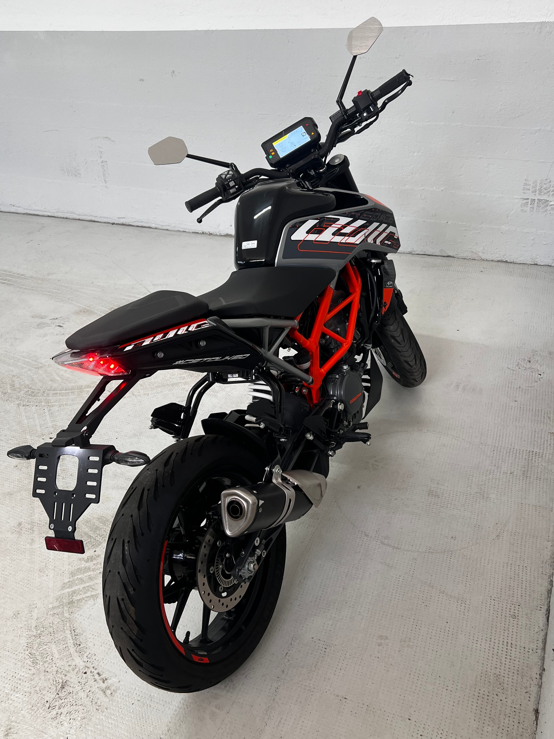 KTM 125 Duke-image-2