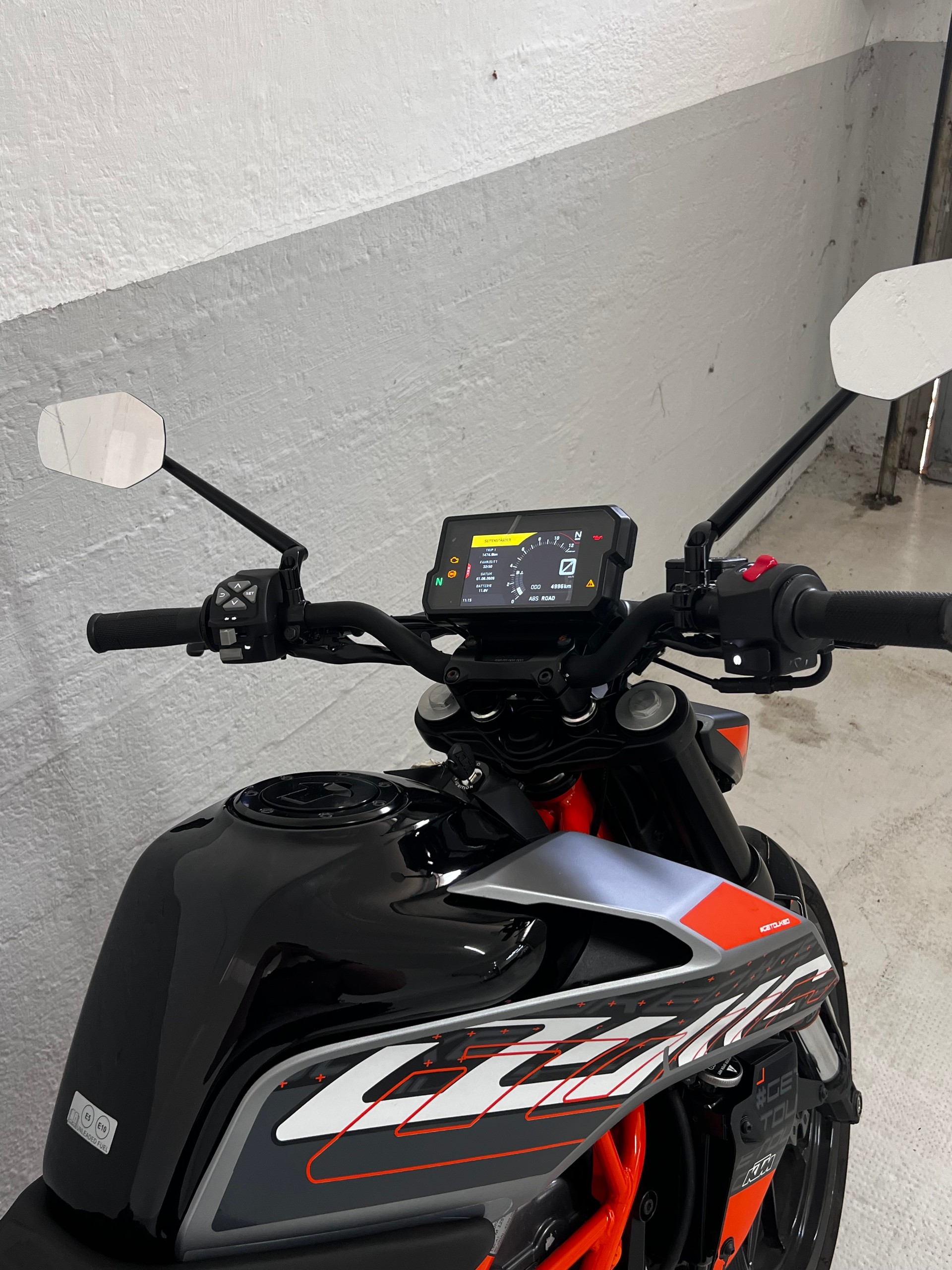 KTM 125 Duke-image-7