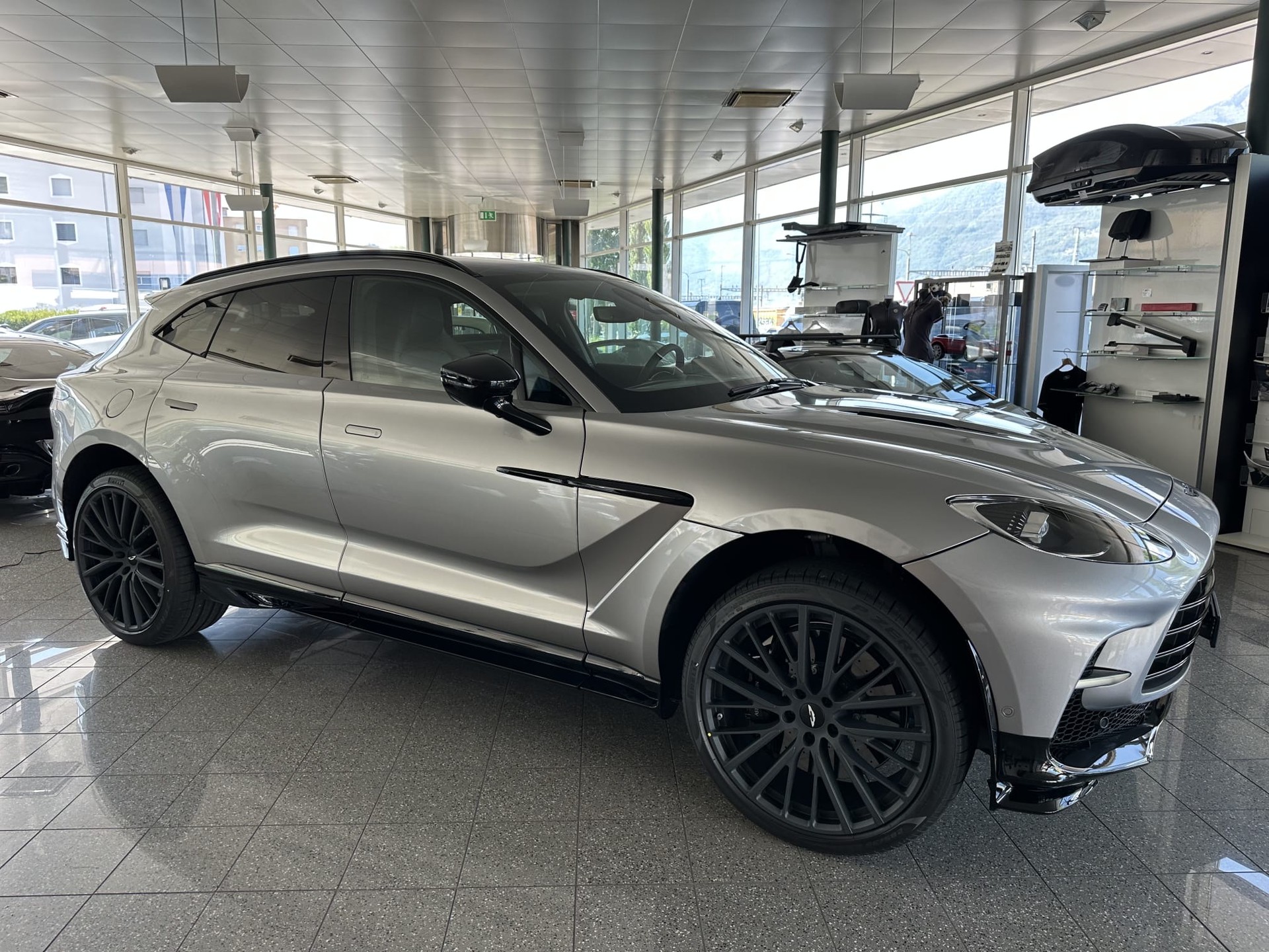 ASTON MARTIN DBX 4.0 V8
