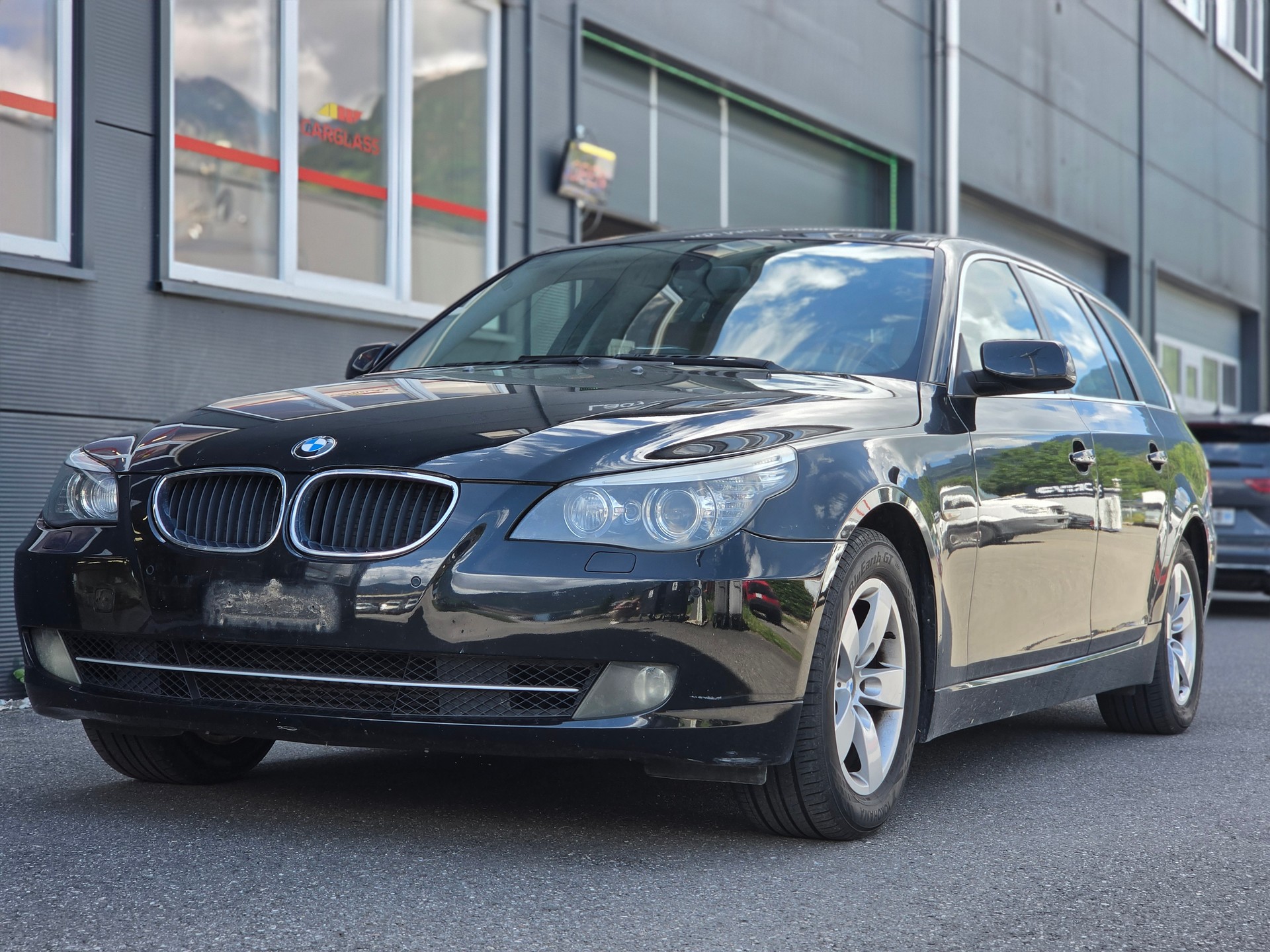 BMW 520d Touring Steptronic-showroom-element-2