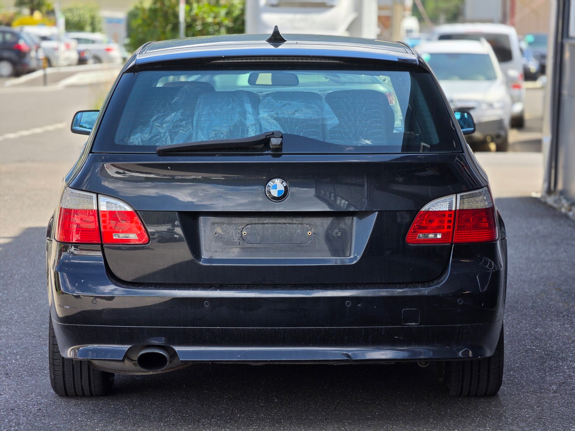 BMW 520d Touring Steptronic-showroom-element-3