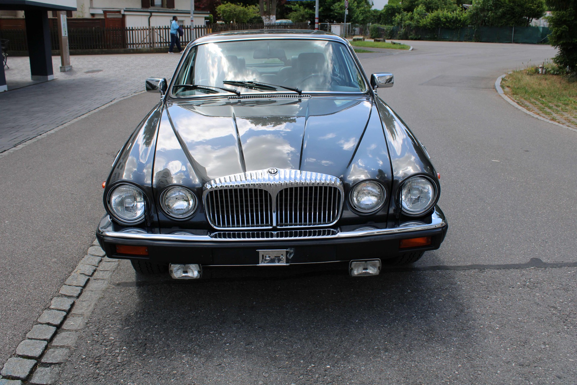 DAIMLER Double Six-image-1
