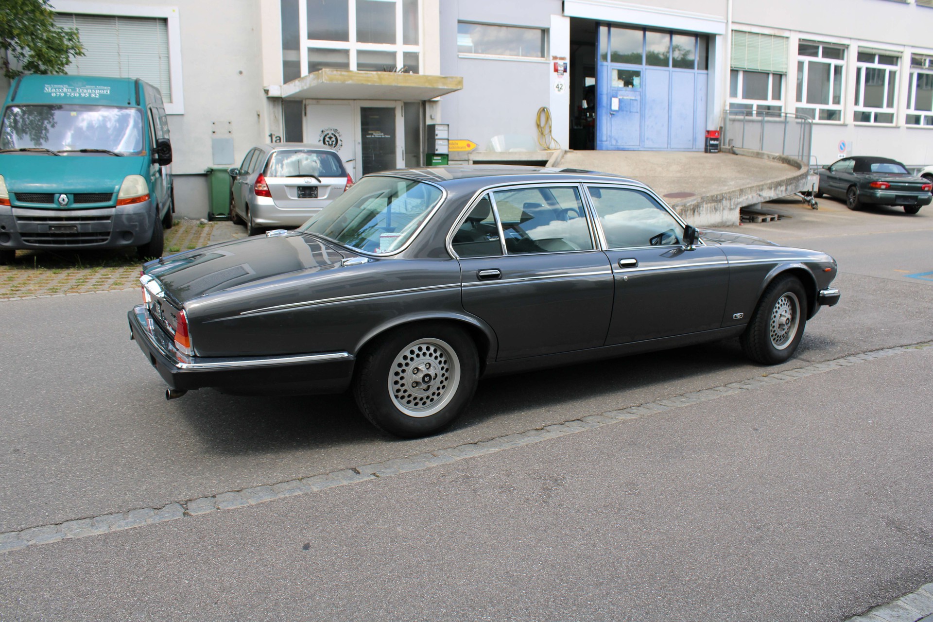 DAIMLER Double Six-image-3