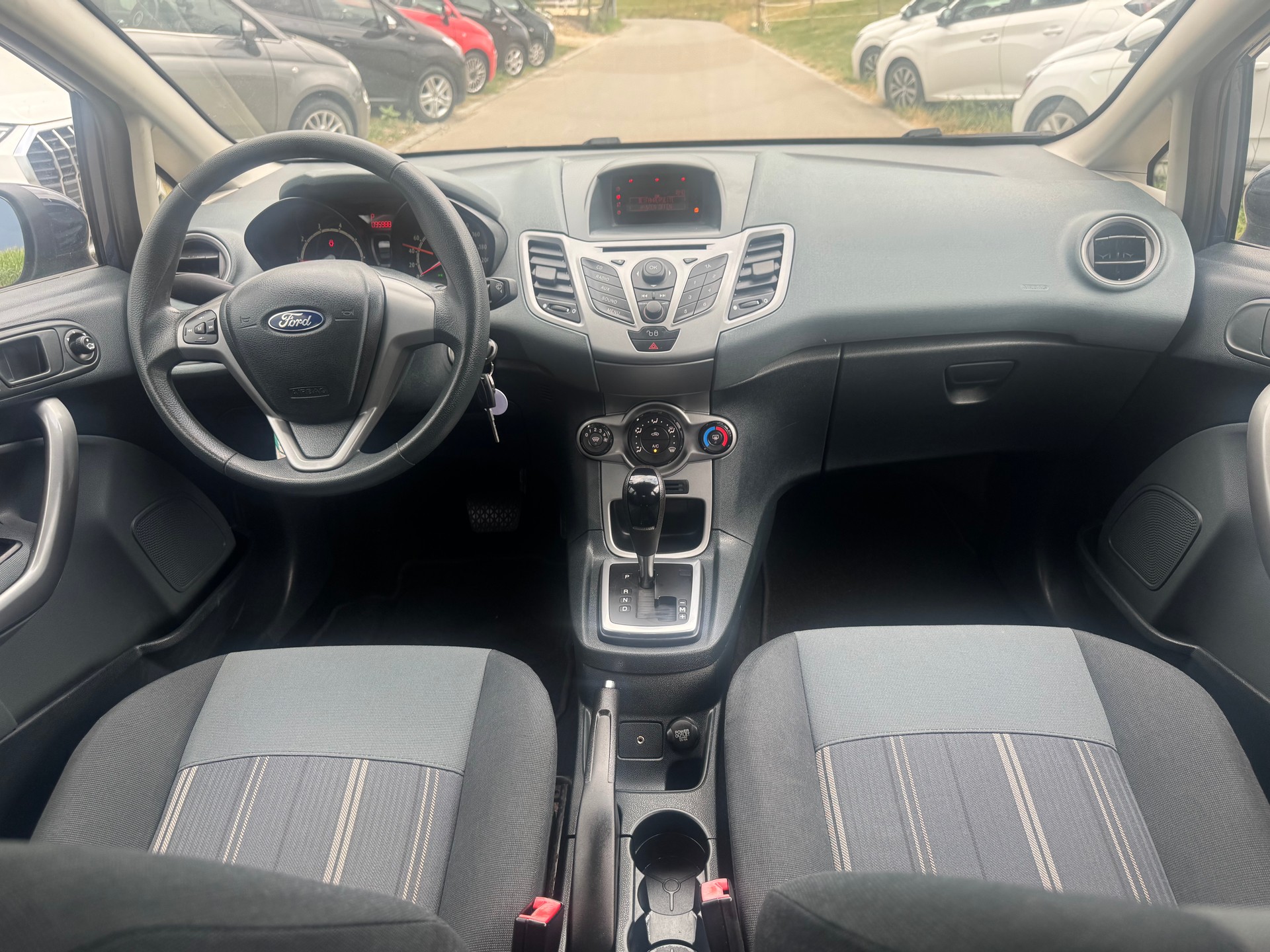 FORD Fiesta 1.4 16V Trend Automatic-image-8