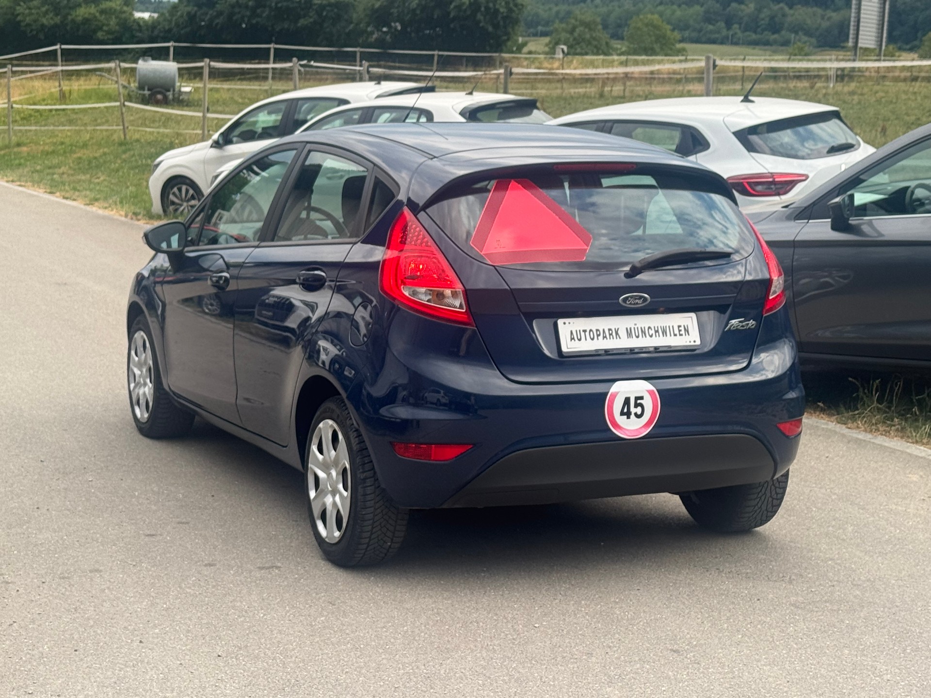 FORD Fiesta 1.4 16V Trend Automatic-image-3