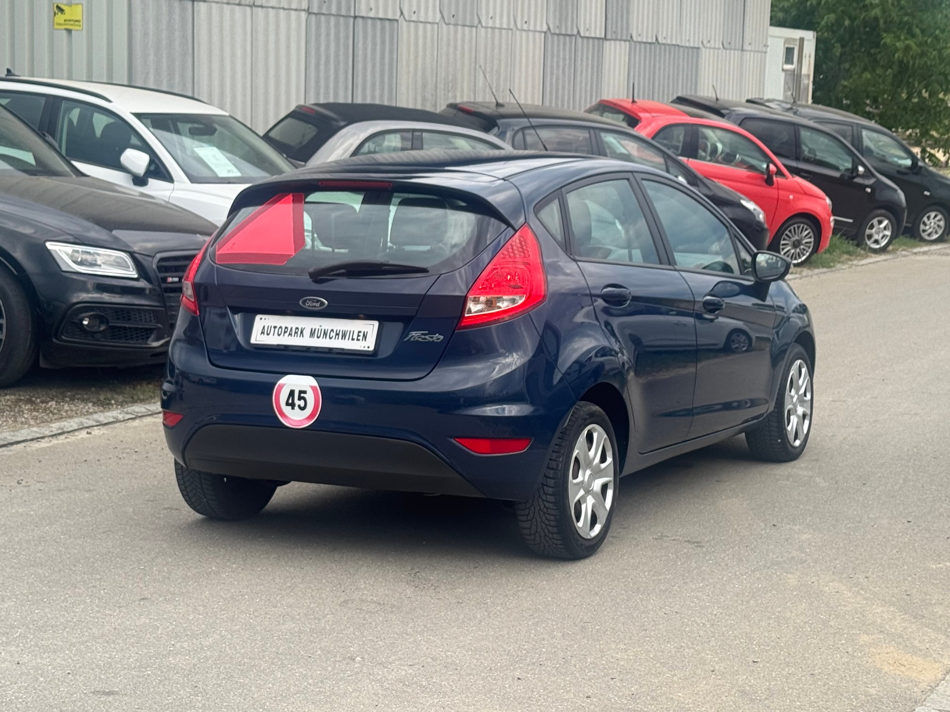 FORD Fiesta 1.4 16V Trend Automatic-image-2