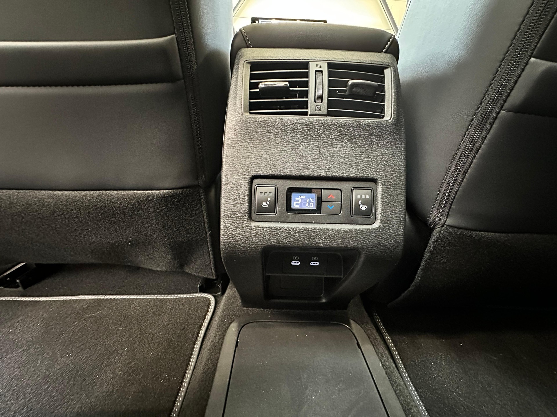 MITSUBISHI Outlander 2.4 PHEV Sport 4x4-image-11