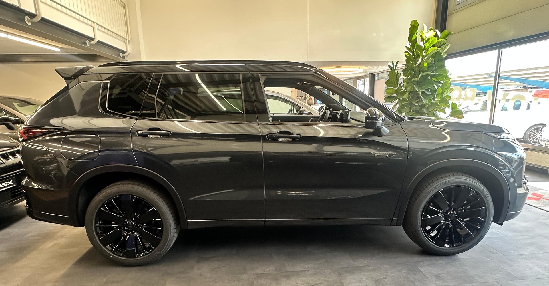 MITSUBISHI Outlander 2.4 PHEV Sport 4x4-showroom-element-3