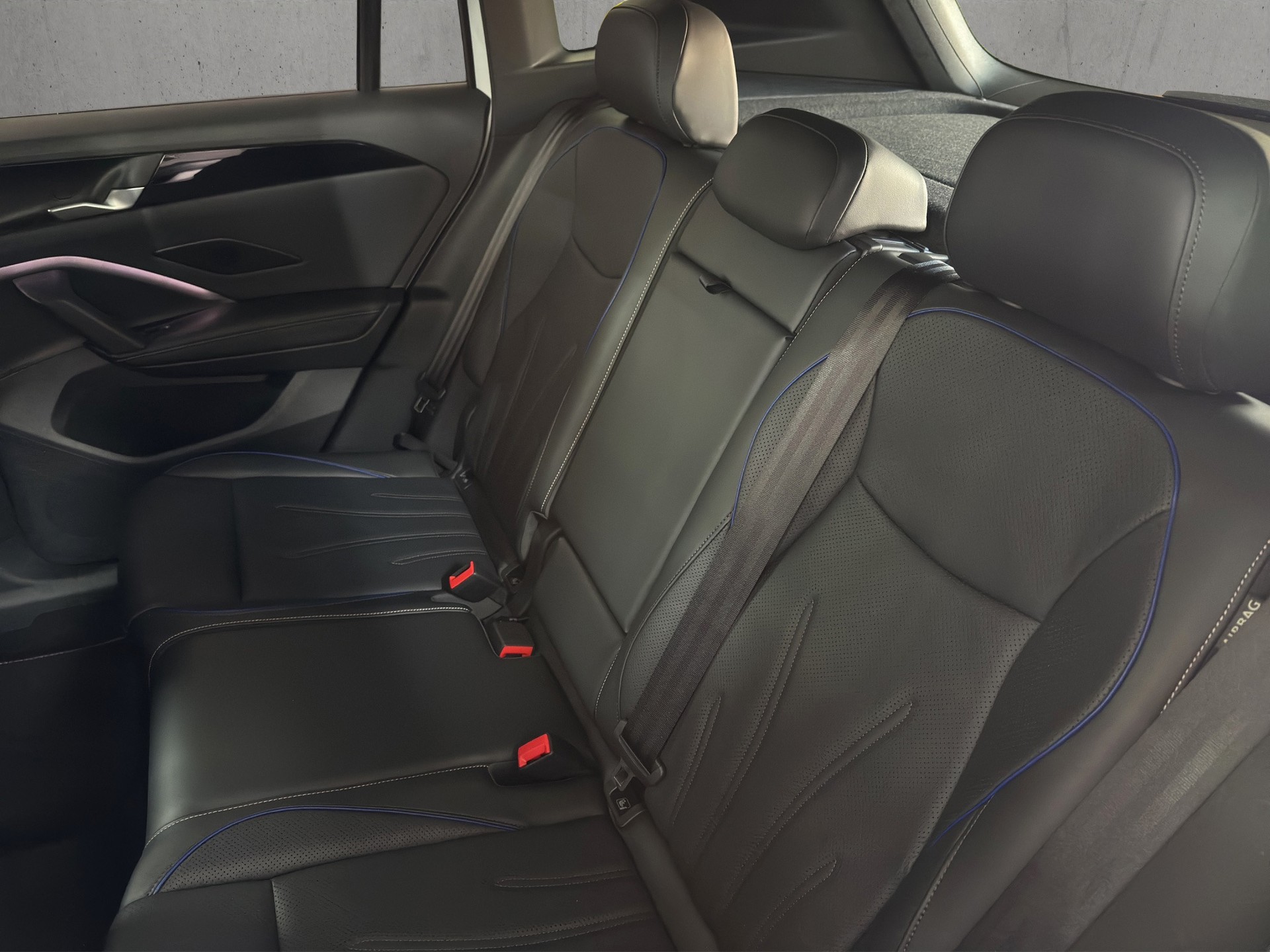 VW Tiguan 2.0 TSI DSG R-Line 4M. "Leder Varenna-Pano-360°Kamera-Black Style"-image-11