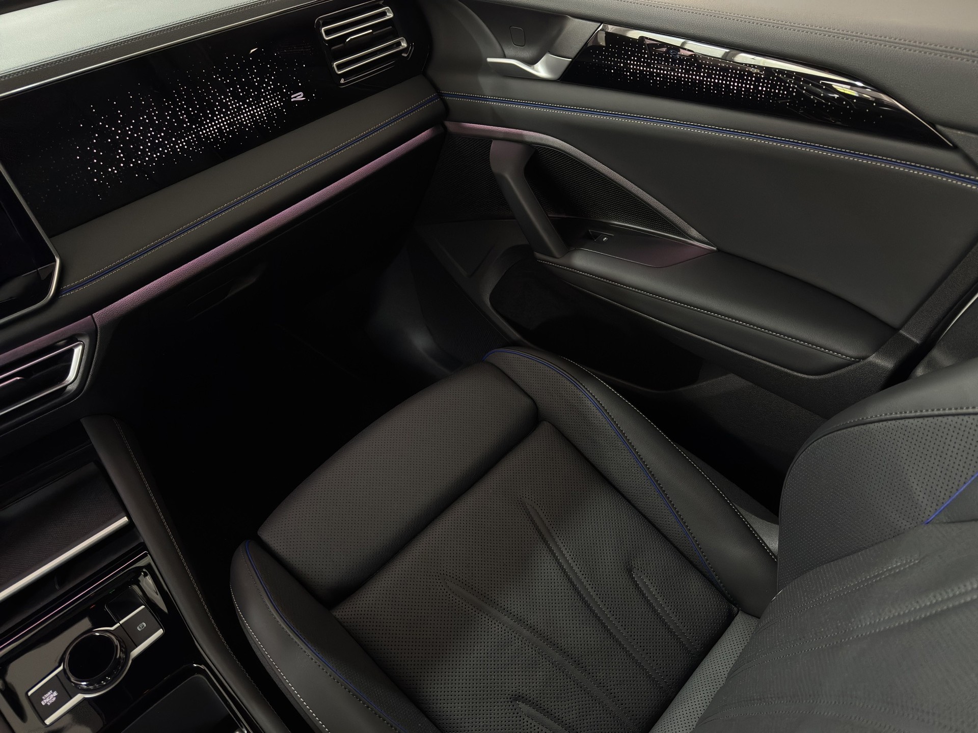 VW Tiguan 2.0 TSI DSG R-Line 4M. "Leder Varenna-Pano-360°Kamera-Black Style"-image-25