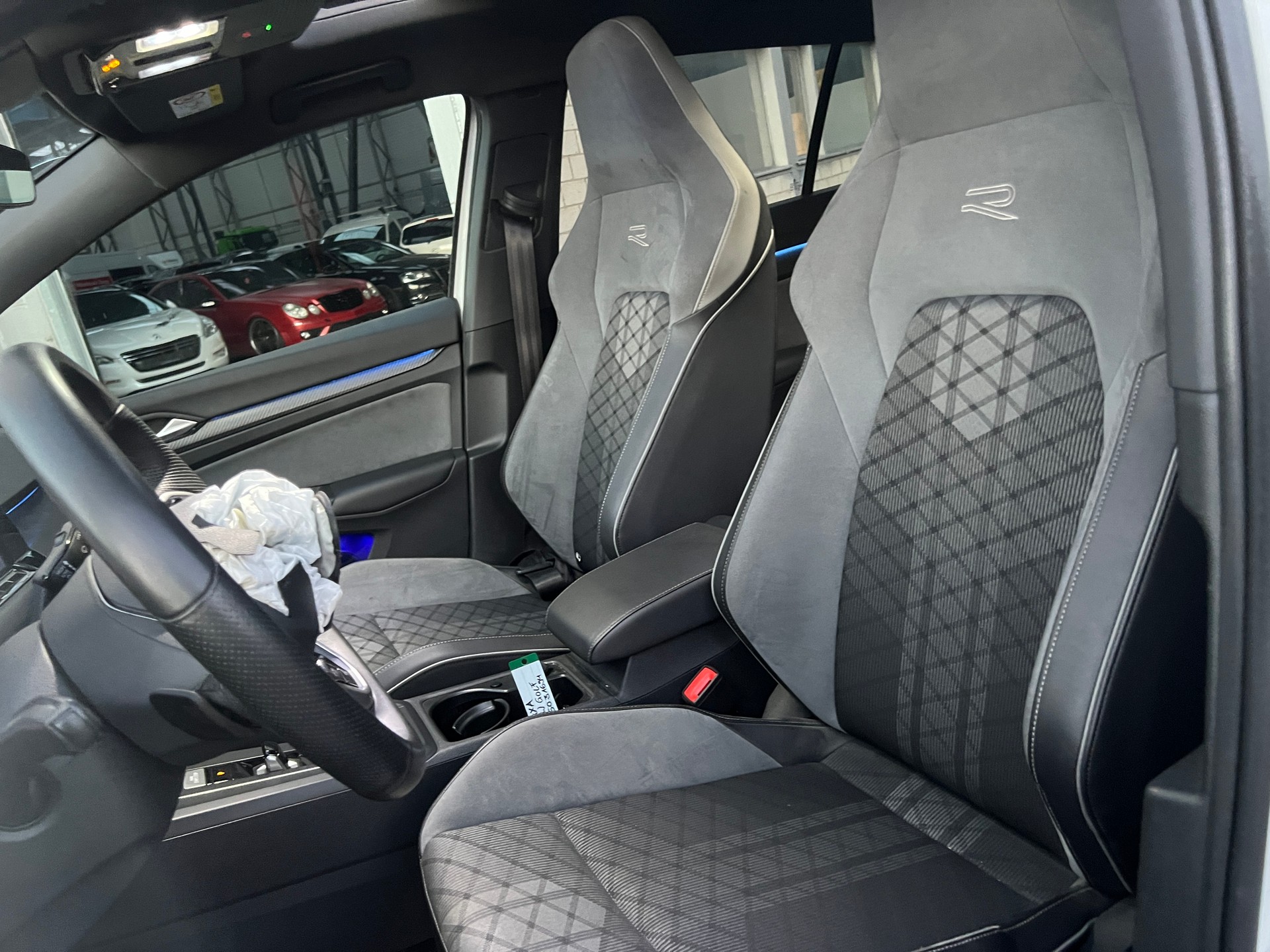 VW Golf 1.5 eTSI mHEV ACT R-Line DSG-image-12