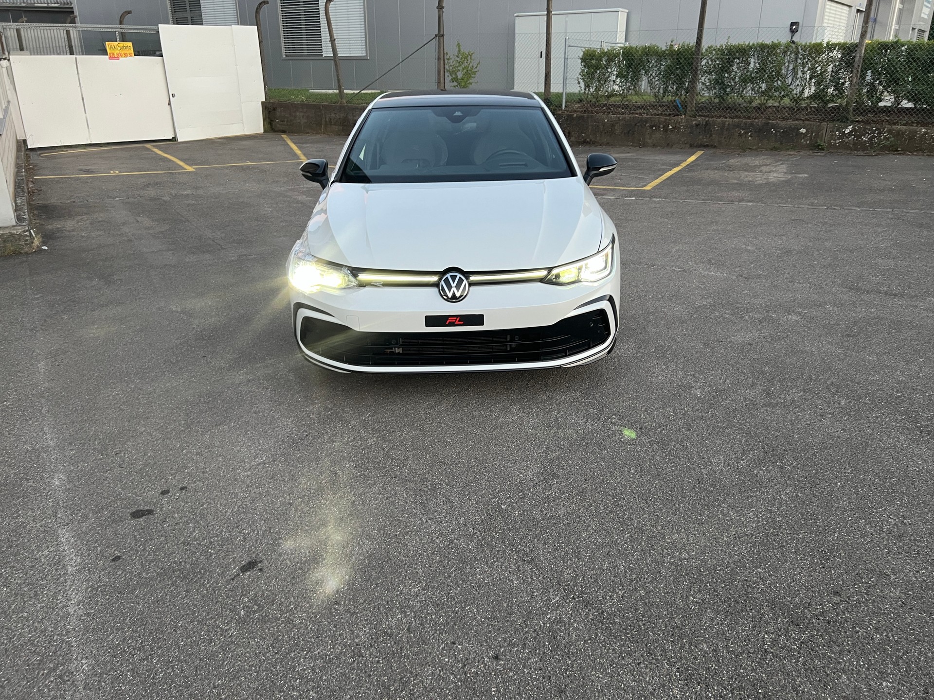 VW Golf 1.5 eTSI mHEV ACT R-Line DSG-showroom-element-2