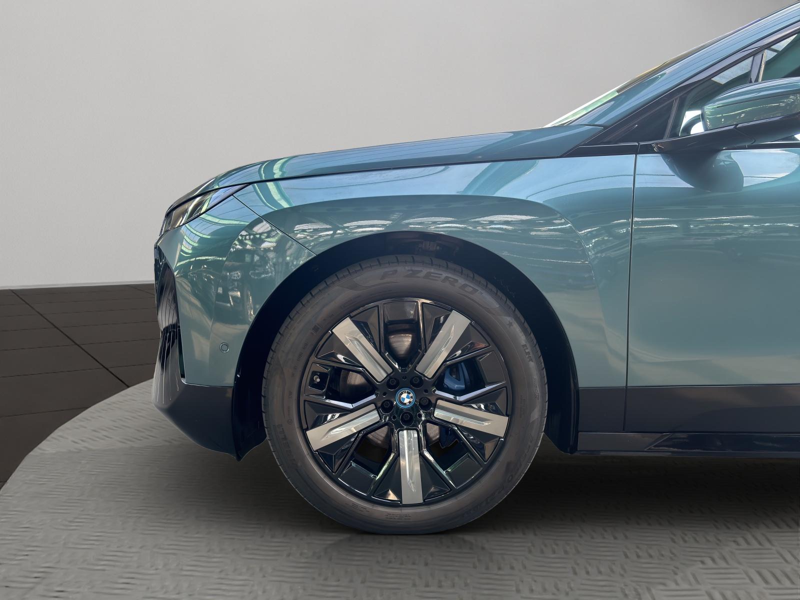 BMW iX xDrive50-image-24