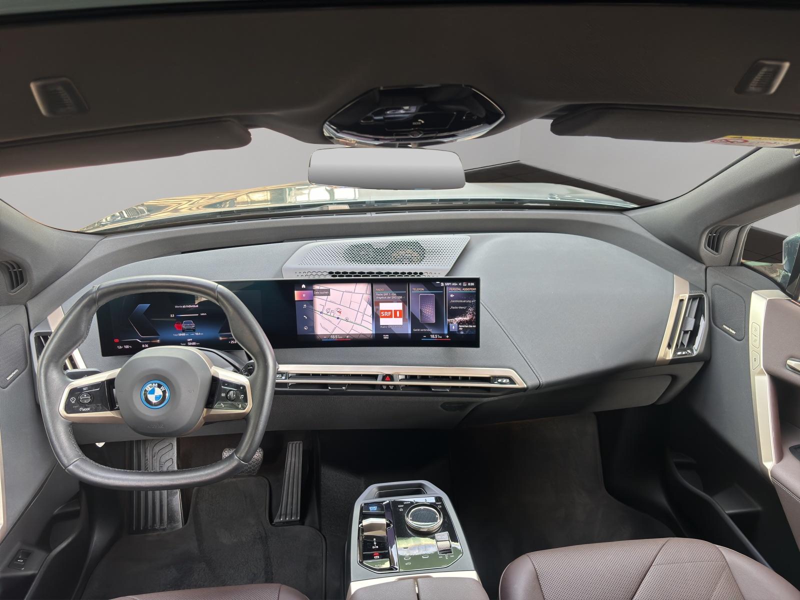 BMW iX xDrive50-image-6