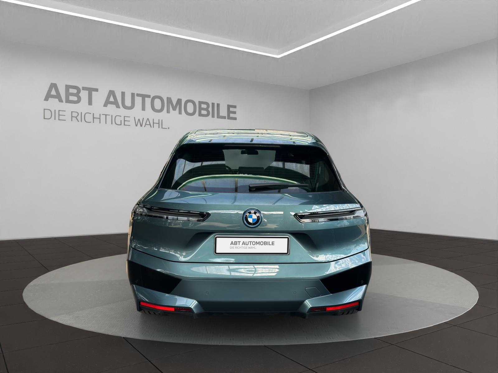 BMW iX xDrive50-image-4