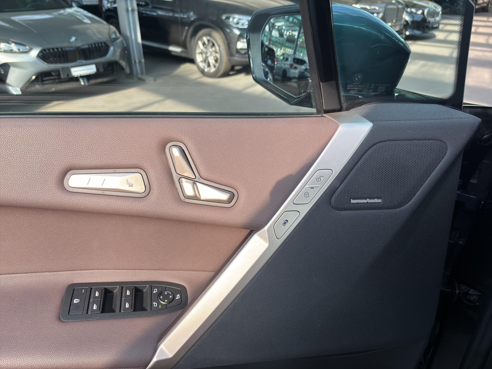 BMW iX xDrive50-image-17