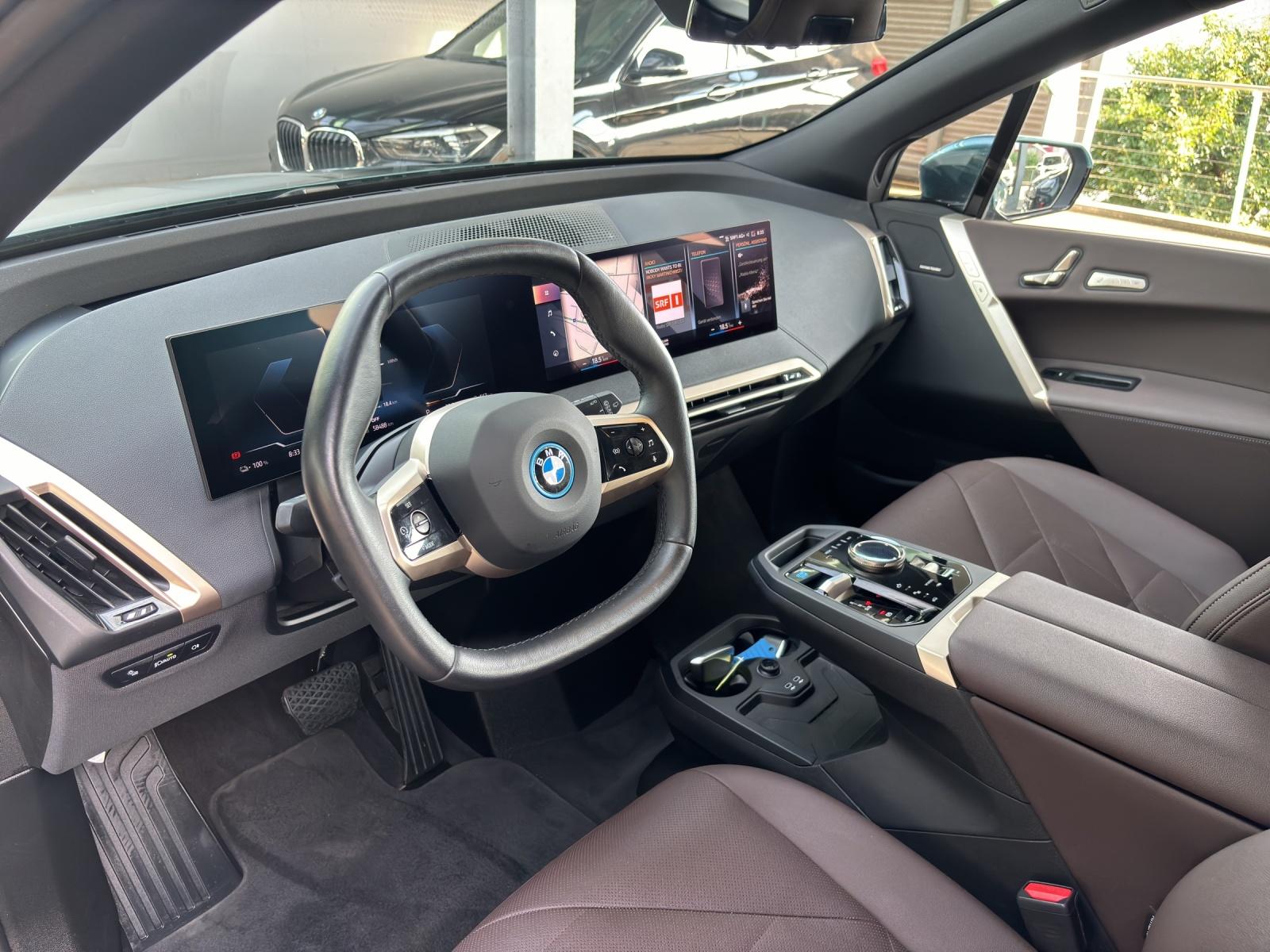 BMW iX xDrive50-image-18