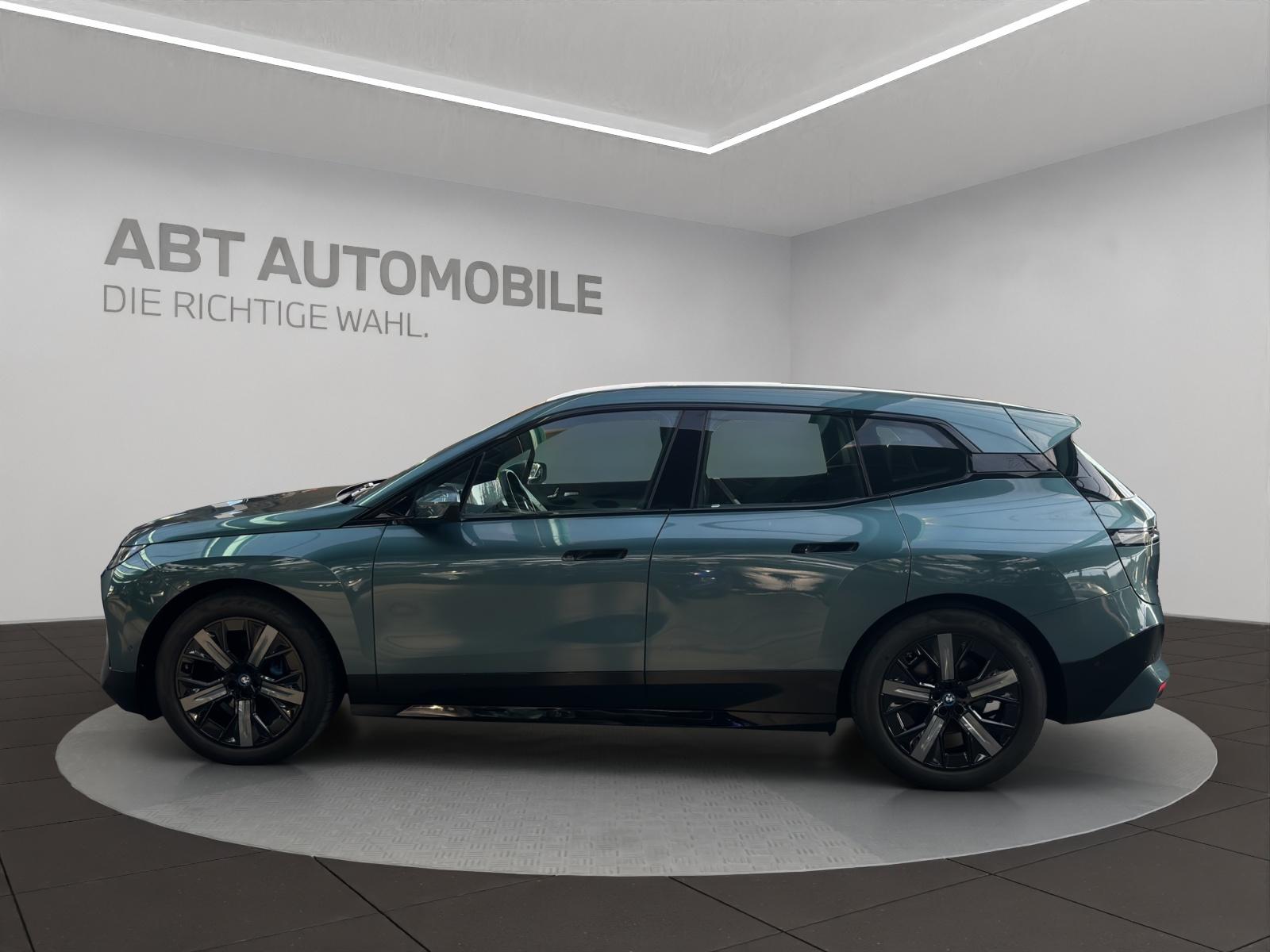 BMW iX xDrive50-showroom-element-2