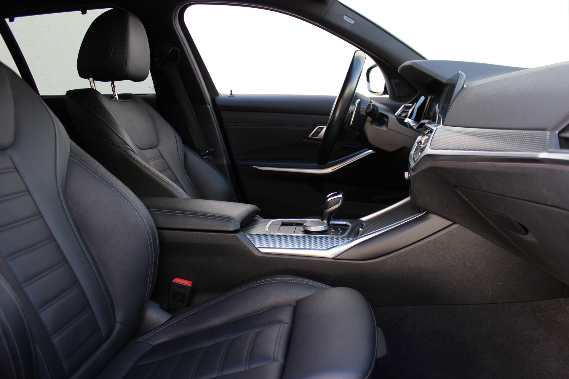 BMW 320d xDrive 48V Touring M SPORTPAKET-showroom-element-3