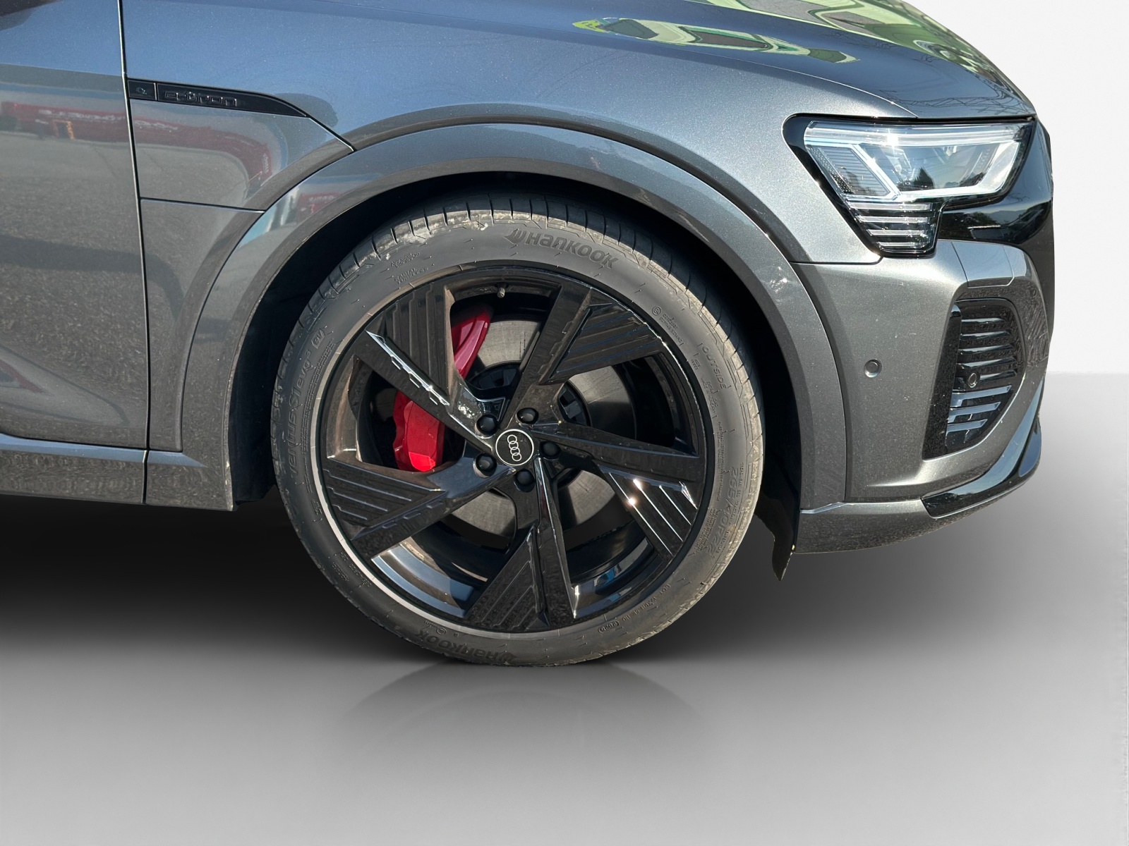 AUDI Q8 55 e-tron Black Edition quattro-image-15