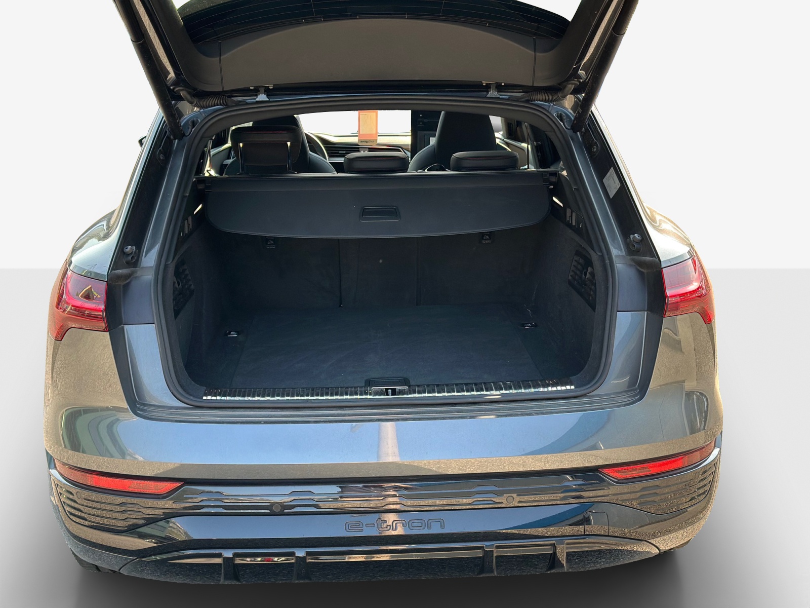 AUDI Q8 55 e-tron Black Edition quattro-image-13