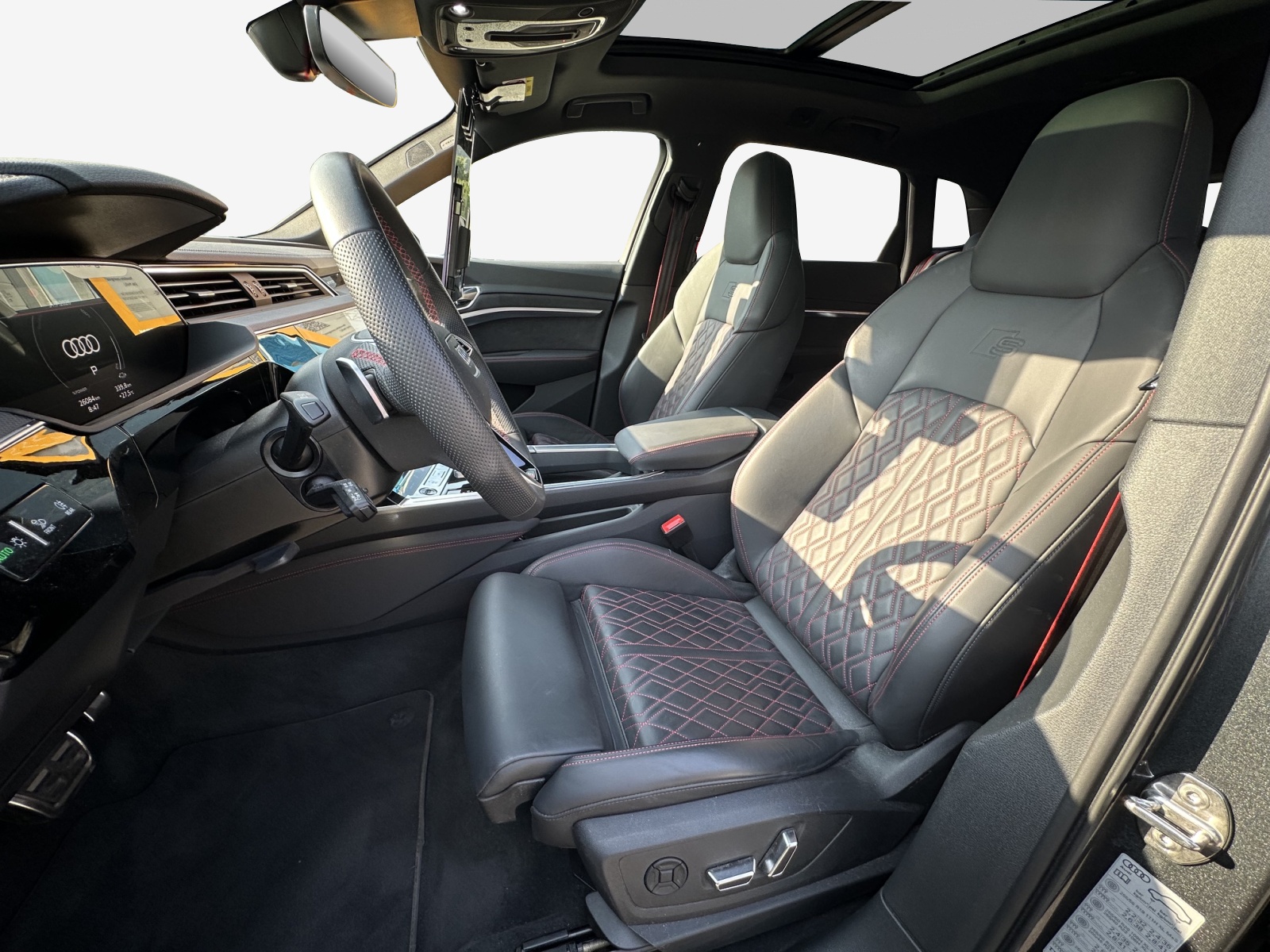 AUDI Q8 55 e-tron Black Edition quattro-image-8