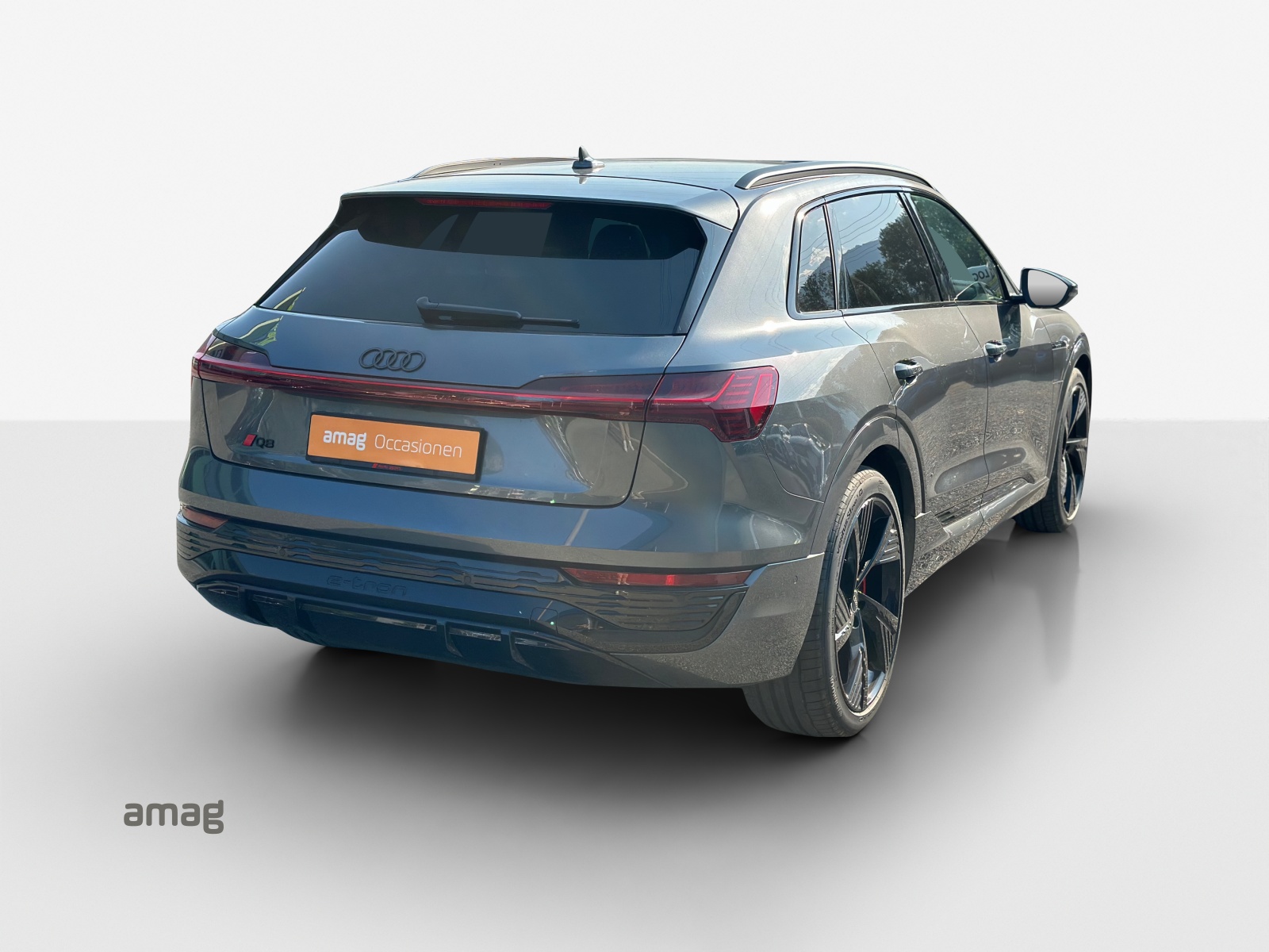 AUDI Q8 55 e-tron Black Edition quattro-image-5