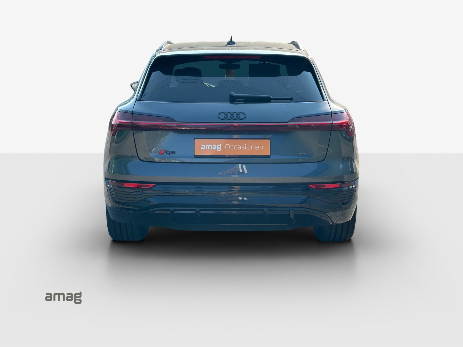 AUDI Q8 55 e-tron Black Edition quattro-image-4