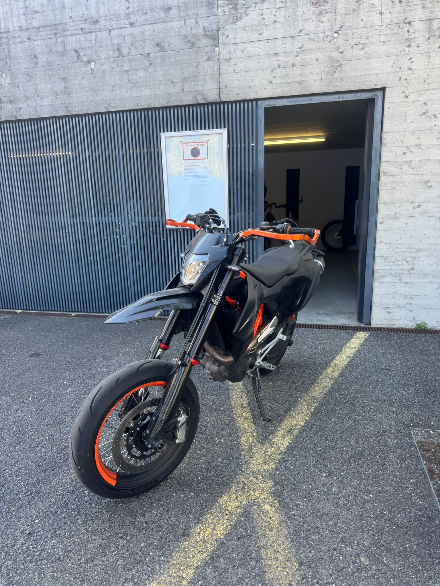 KTM 690 SMC R ABS (35 kW)-image-2