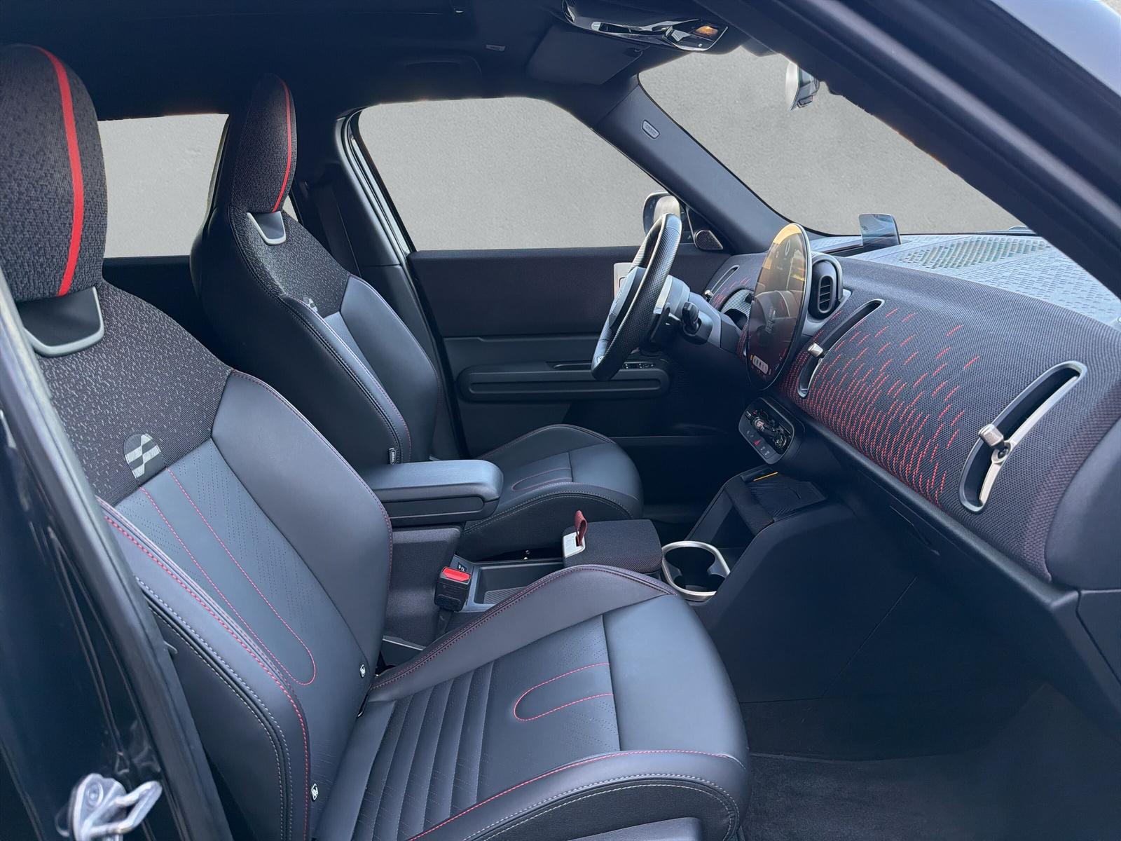 MINI Countryman John Cooper Works ALL4 U25 2.0i (CH)-image-12