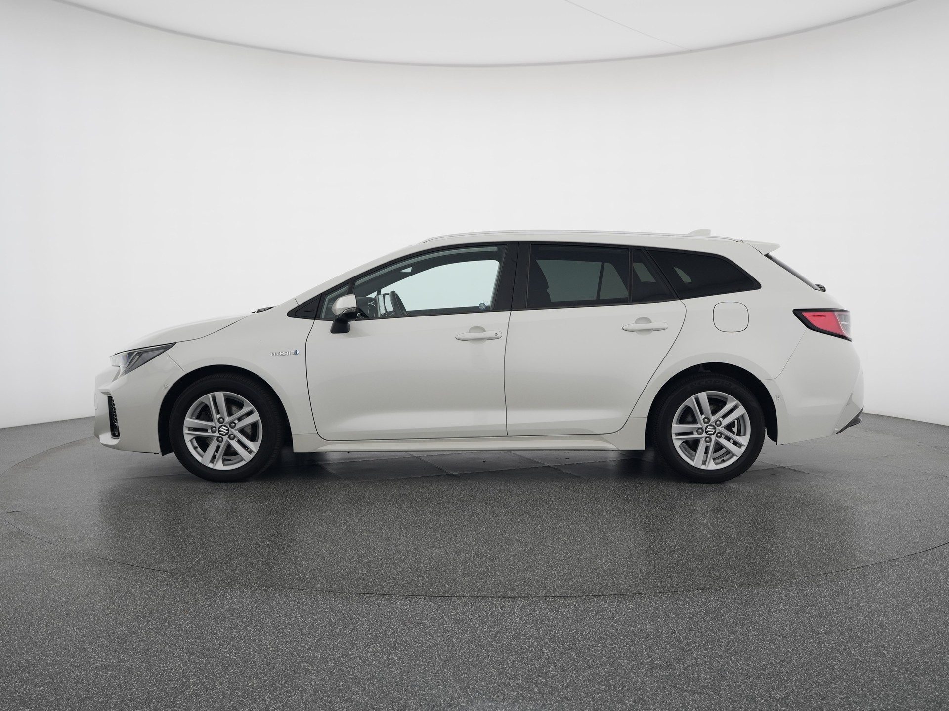 SUZUKI Swace 1.8 Hybrid Compact+-showroom-element-1