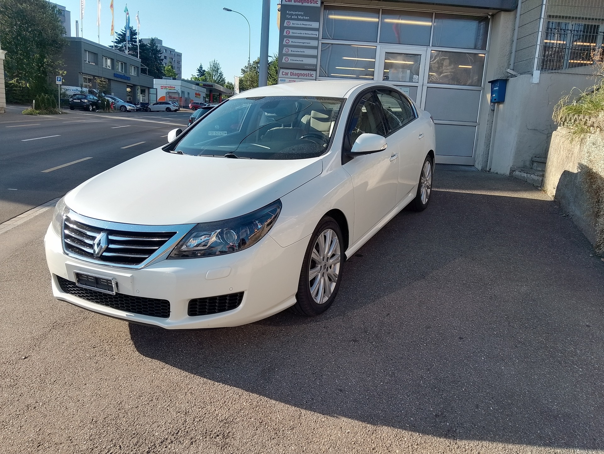 RENAULT Latitude 3.0 dCi Initiale active-shift-image-1