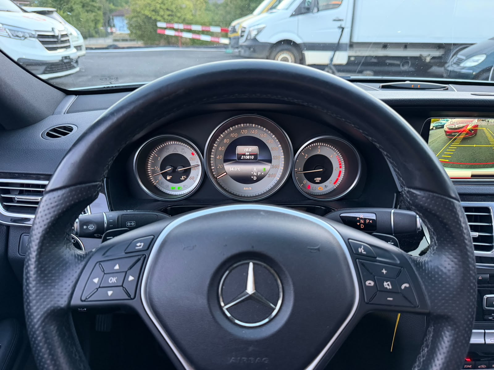 MERCEDES-BENZ E 250 CDI Avantgarde 4Matic 7G-Tronic-image-23