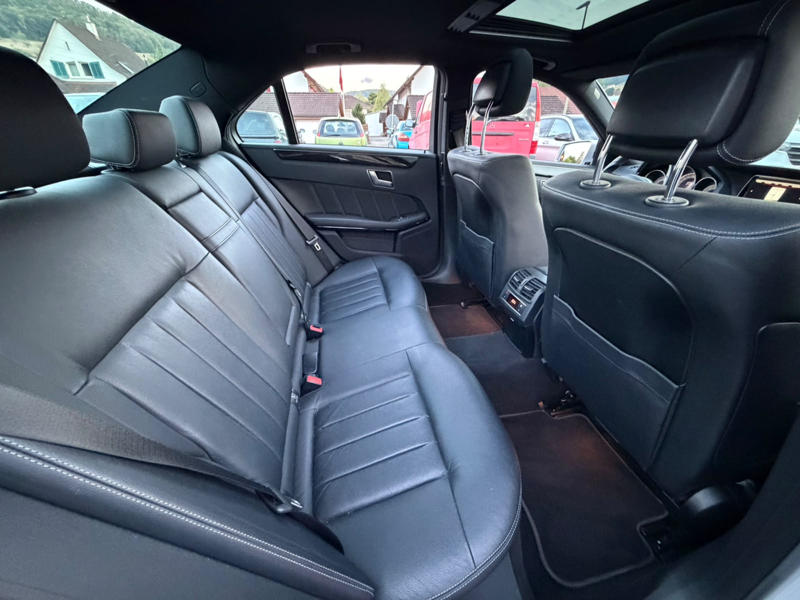 MERCEDES-BENZ E 250 CDI Avantgarde 4Matic 7G-Tronic-image-14