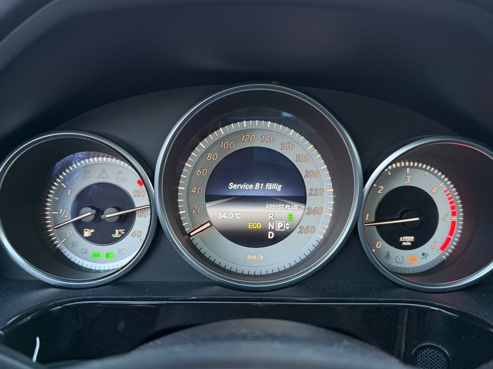MERCEDES-BENZ E 250 CDI Avantgarde 4Matic 7G-Tronic-image-25