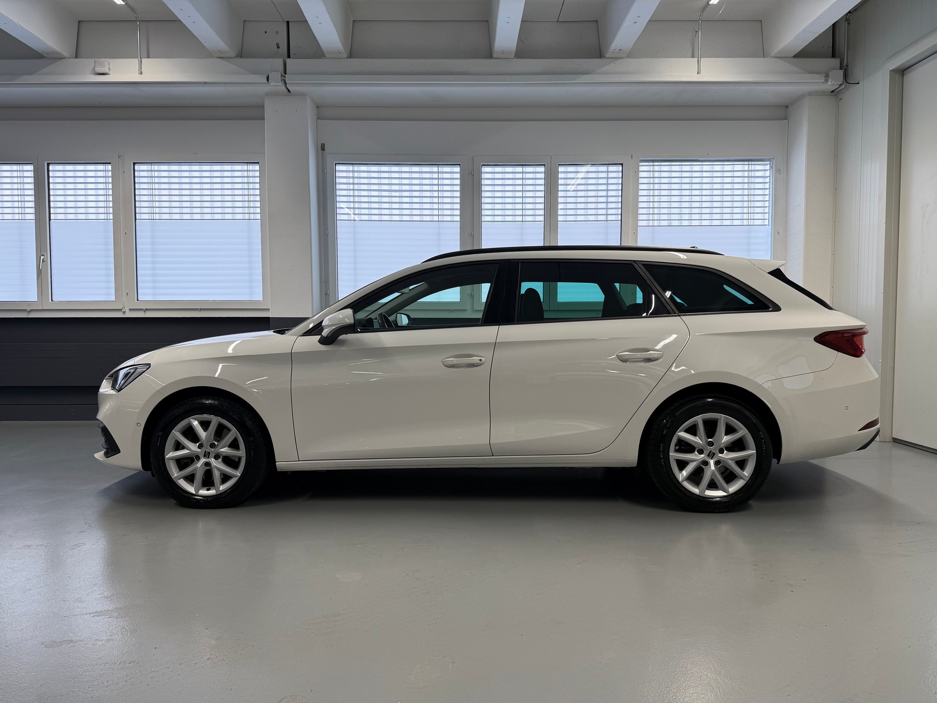 SEAT Leon ST 2.0 TDI EVO DSG Style-showroom-element-2