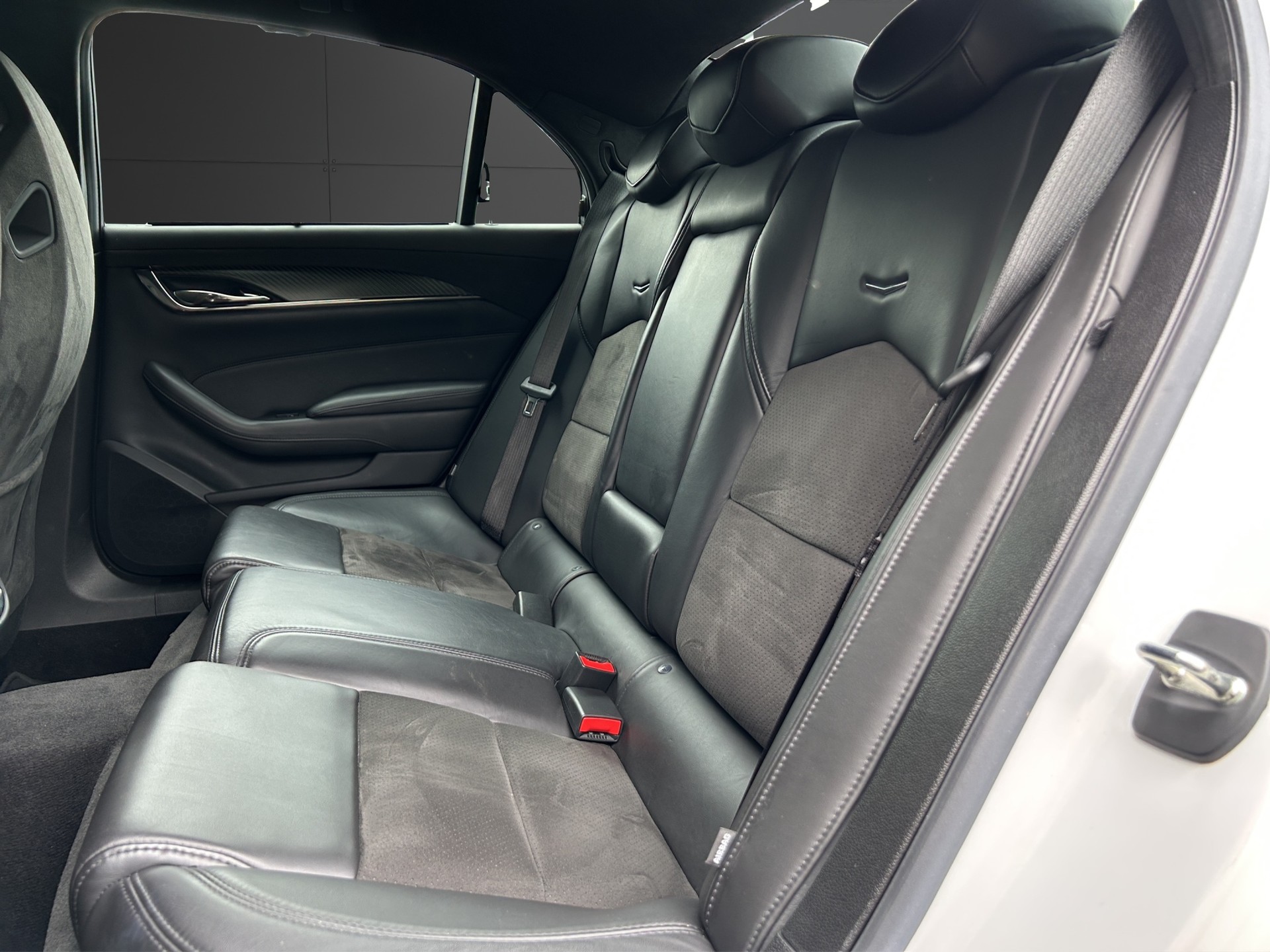 CADILLAC CTS-V Sedan 6.2 Supercharged Automatic-image-8