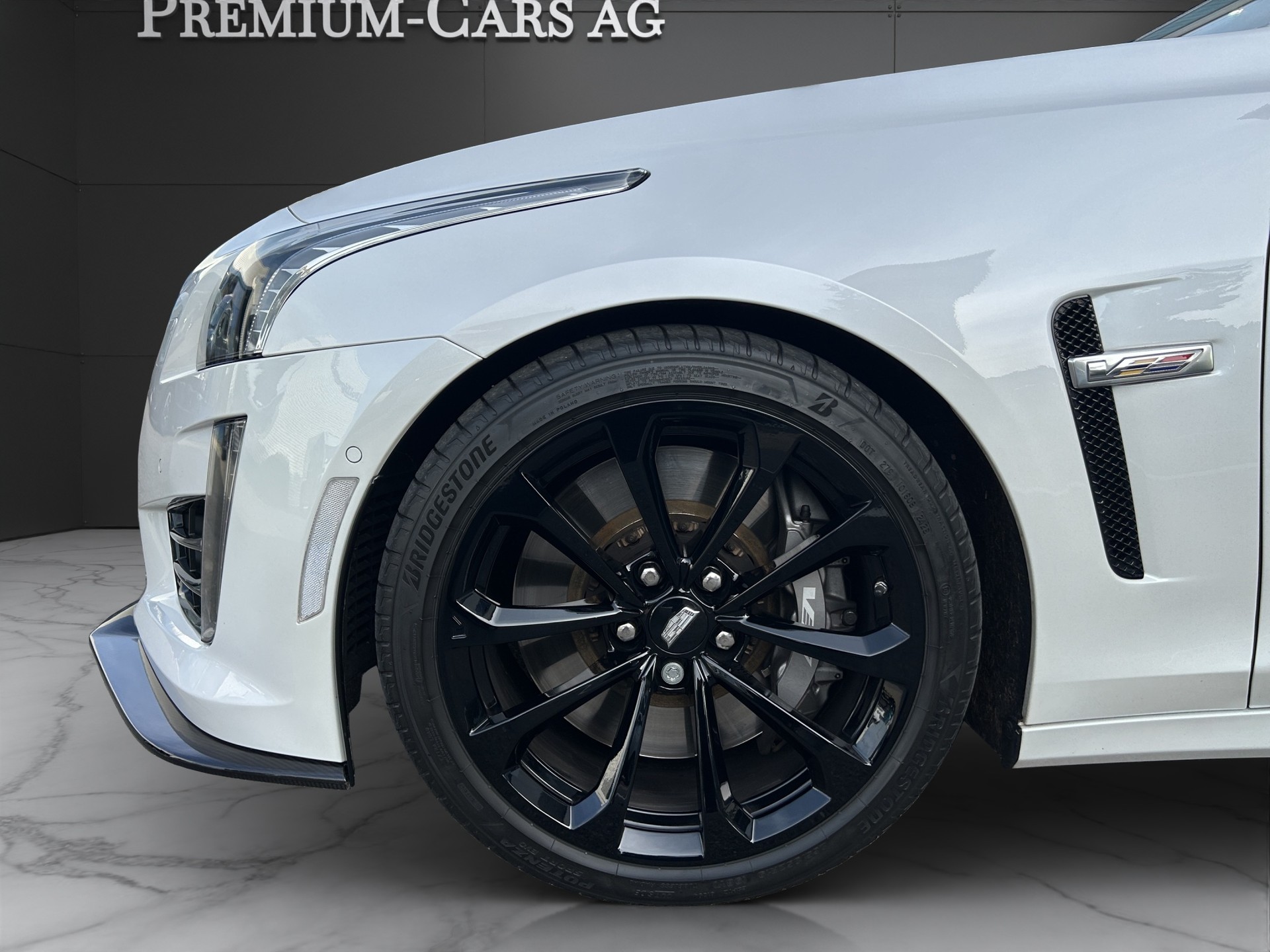 CADILLAC CTS-V Sedan 6.2 Supercharged Automatic-image-14