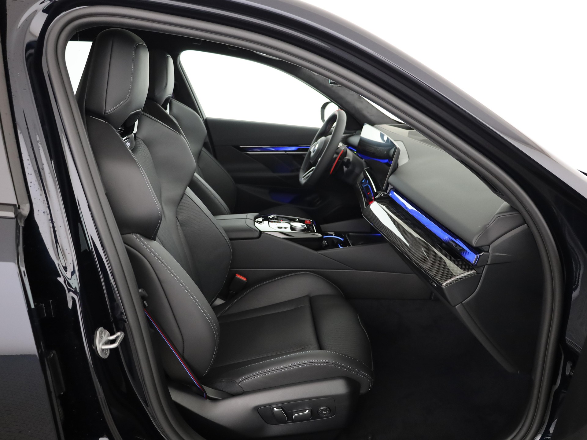 BMW M5 xDrive-image-17