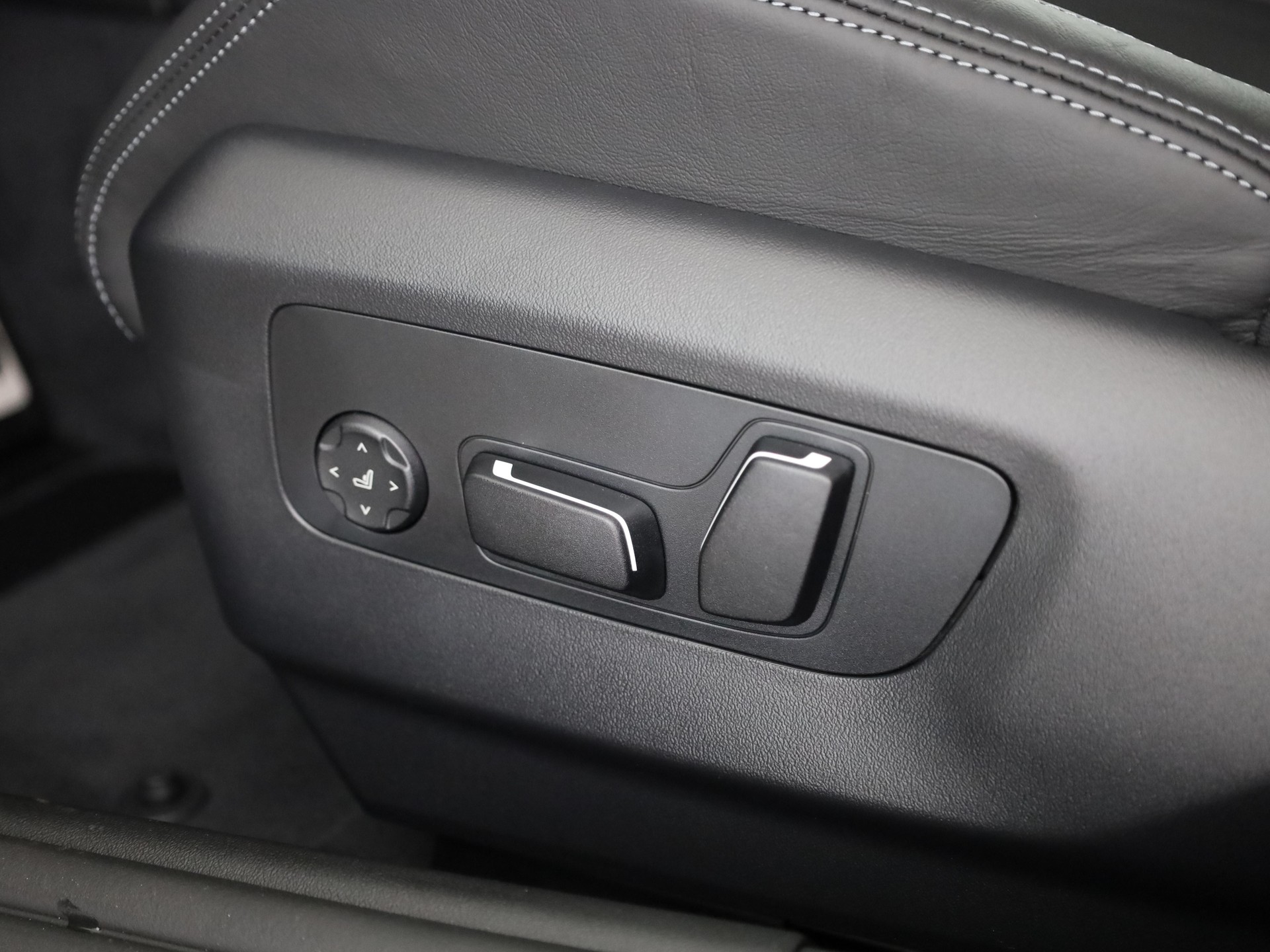BMW M5 xDrive-image-14
