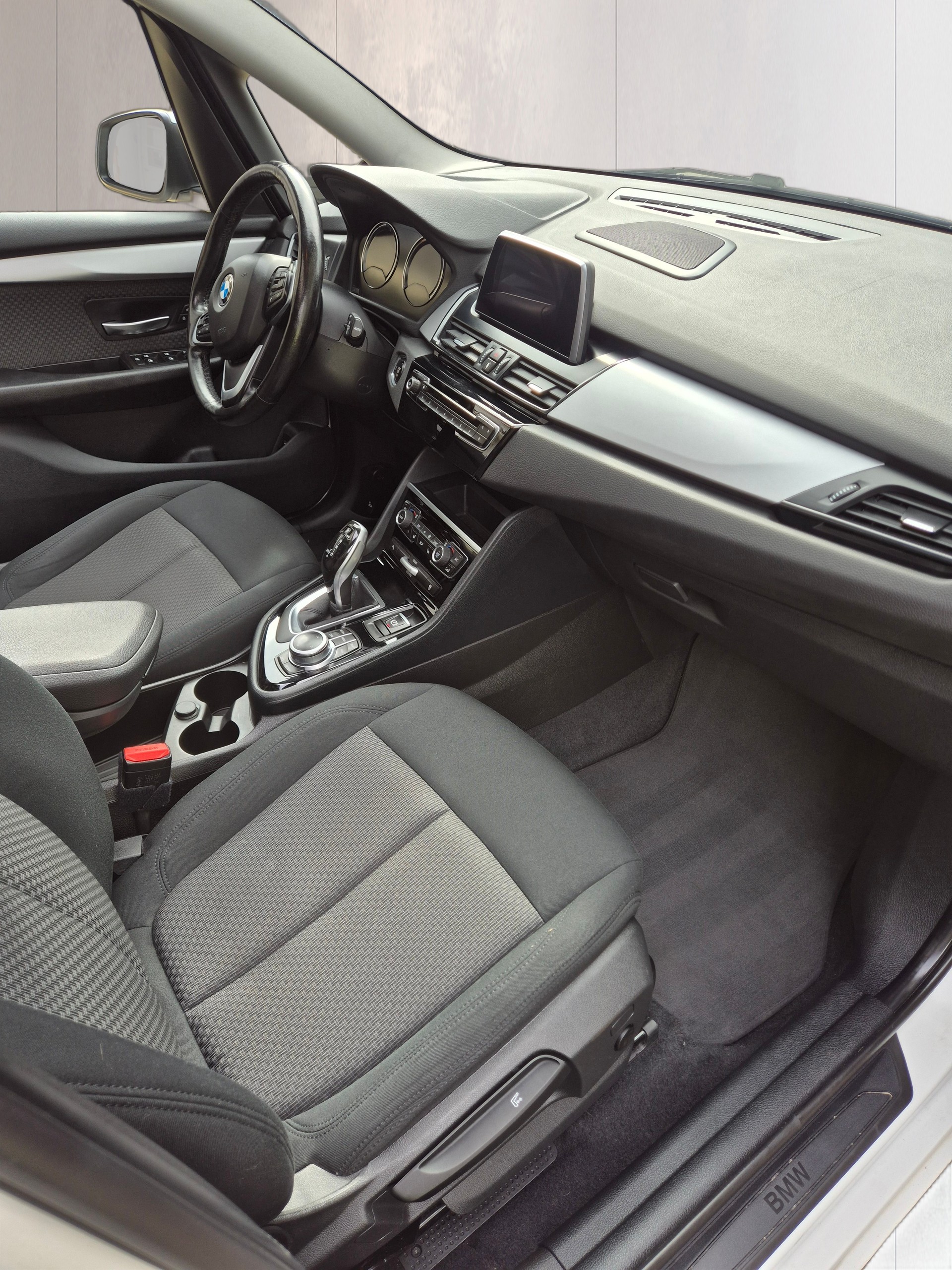 BMW 218d xDrive Gran Tourer Steptronic-image-15