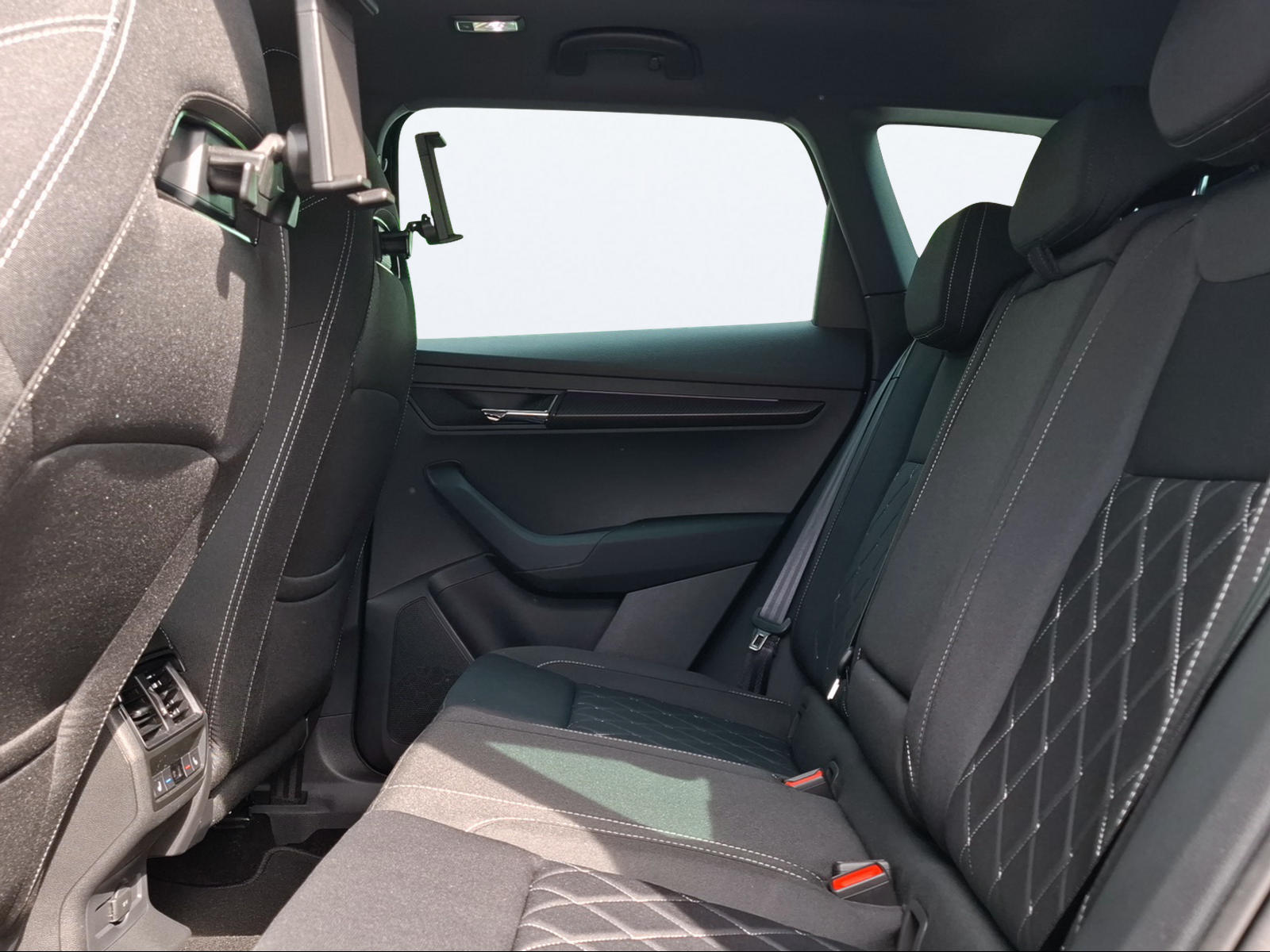 SKODA Karoq 2.0 TDI CR Sport Line 4x4 DSG-image-13