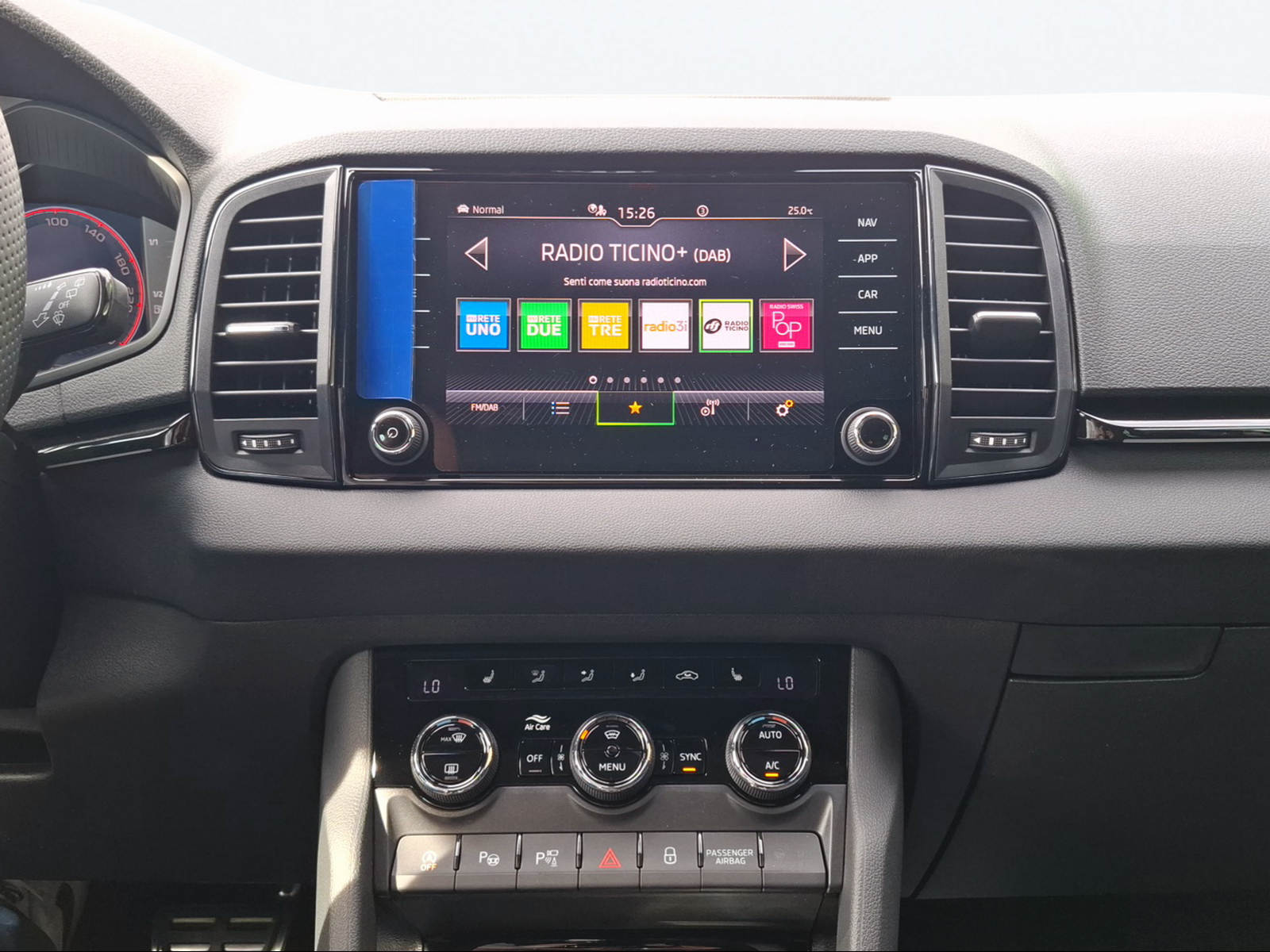 SKODA Karoq 2.0 TDI CR Sport Line 4x4 DSG-image-12