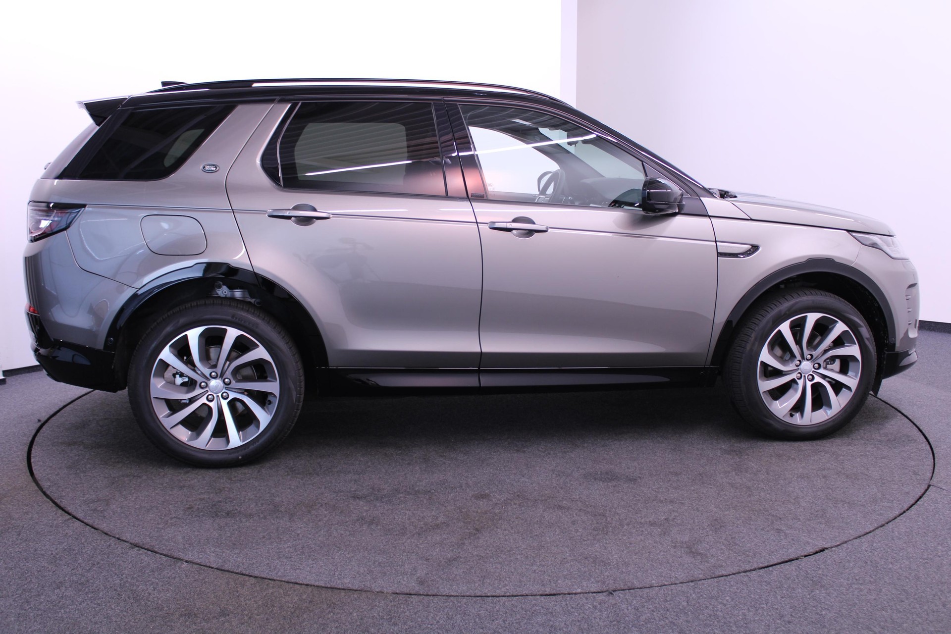 LAND ROVER Discovery Sport 1.5 T 270e Dynamic HSE-showroom-element-2