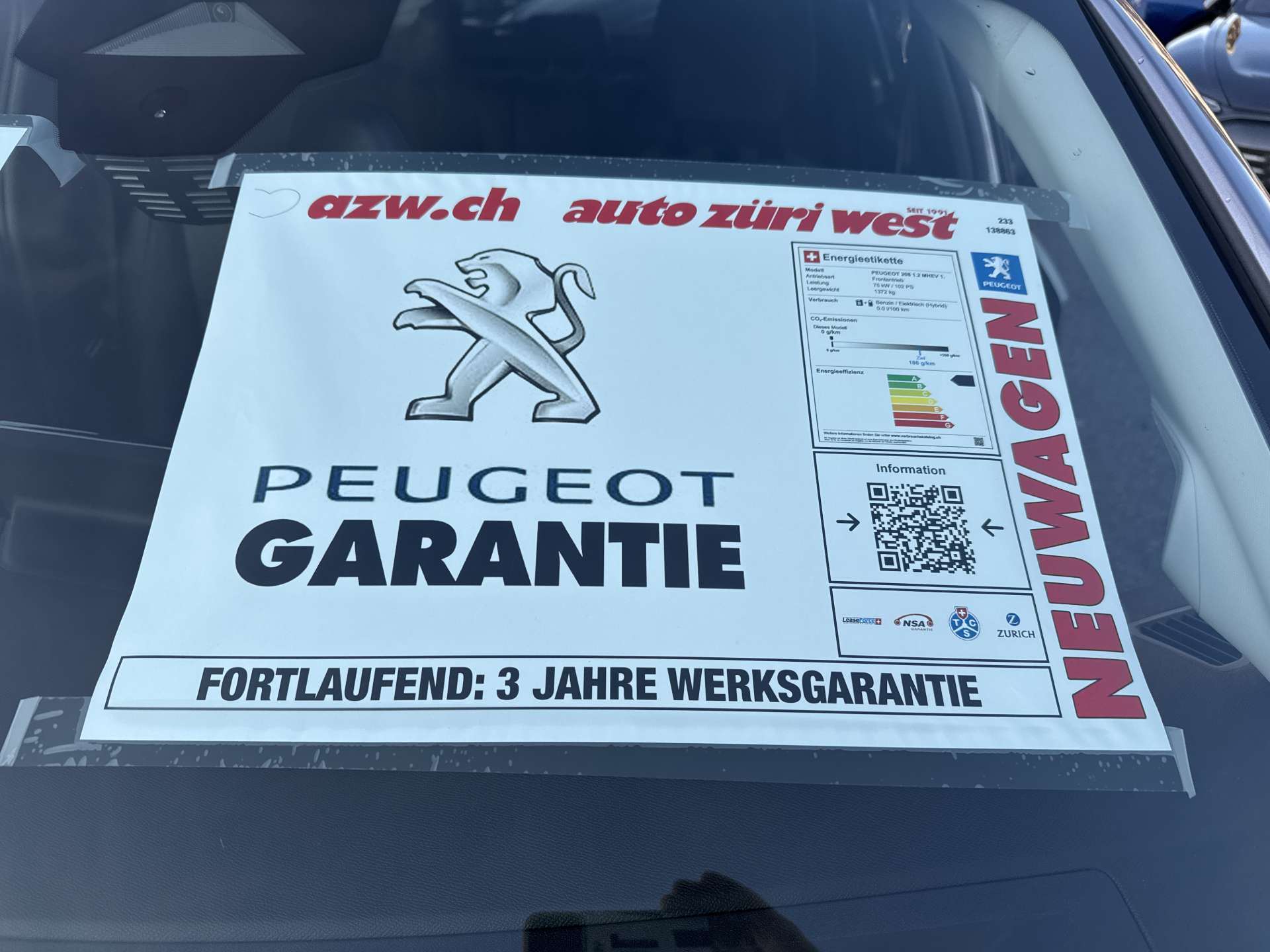 PEUGEOT 208 1.2 MHEV 110 Allure Automat-showroom-element-3