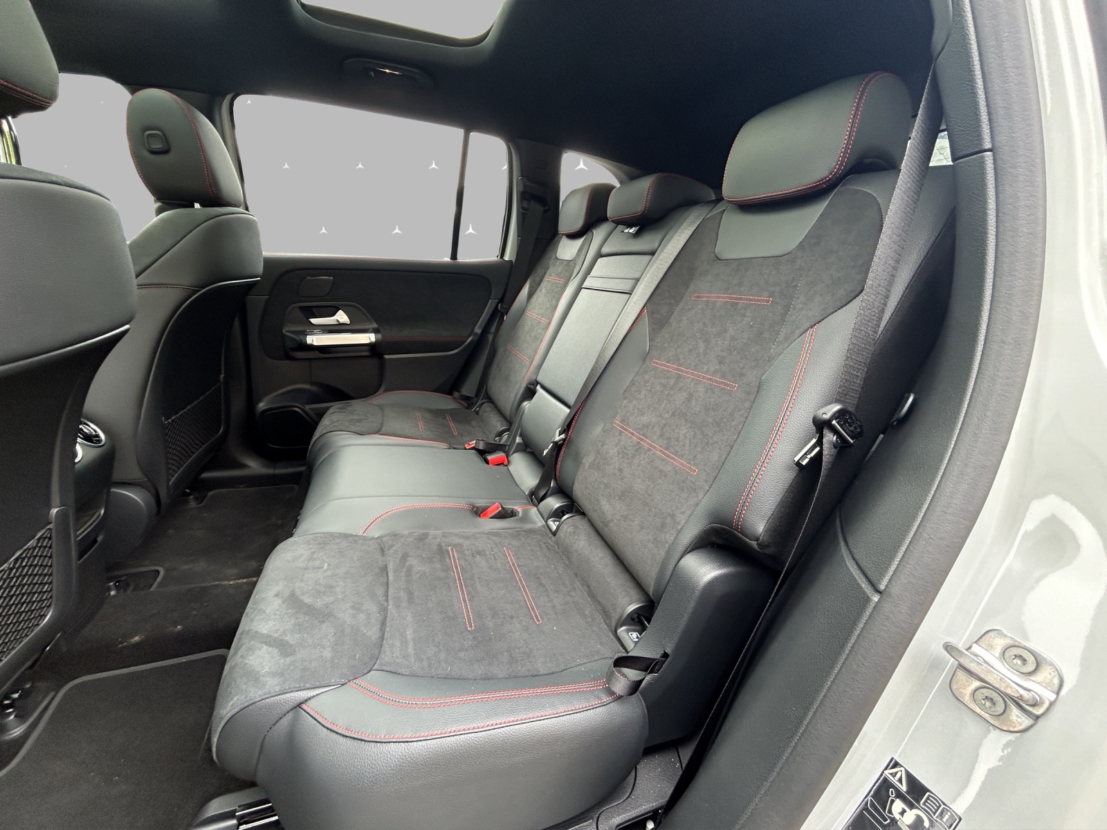 MERCEDES-BENZ EQB 350 66,5 kWh 4Matic Swiss Star-image-13