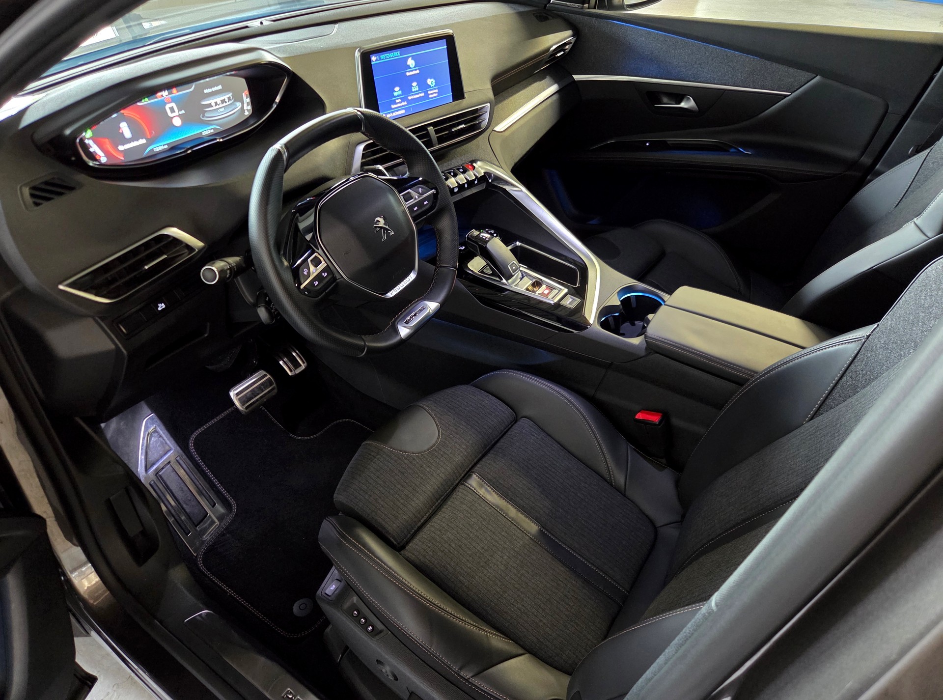PEUGEOT 3008 1.6 THP Allure-image-10