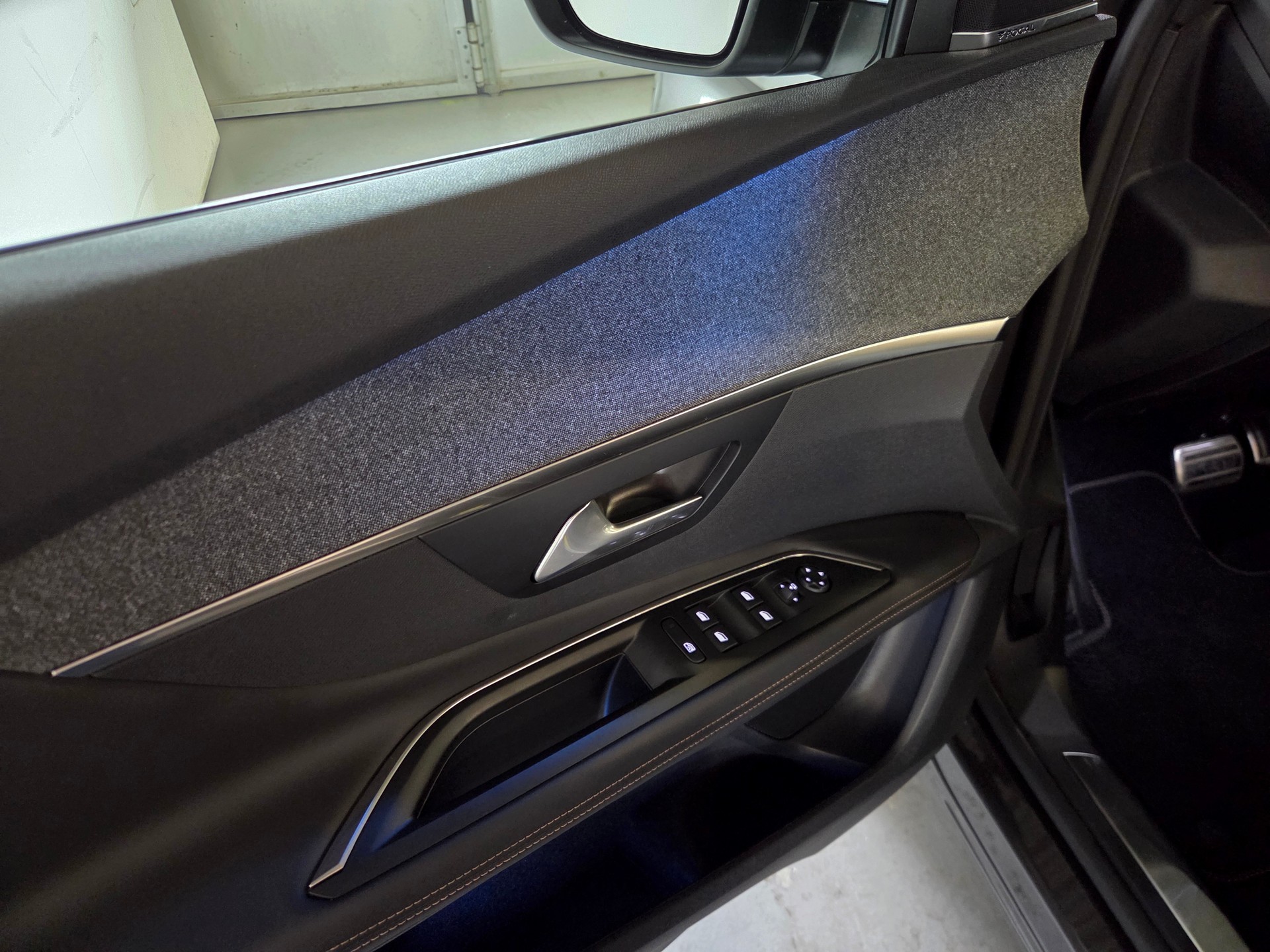 PEUGEOT 3008 1.6 THP Allure-image-22