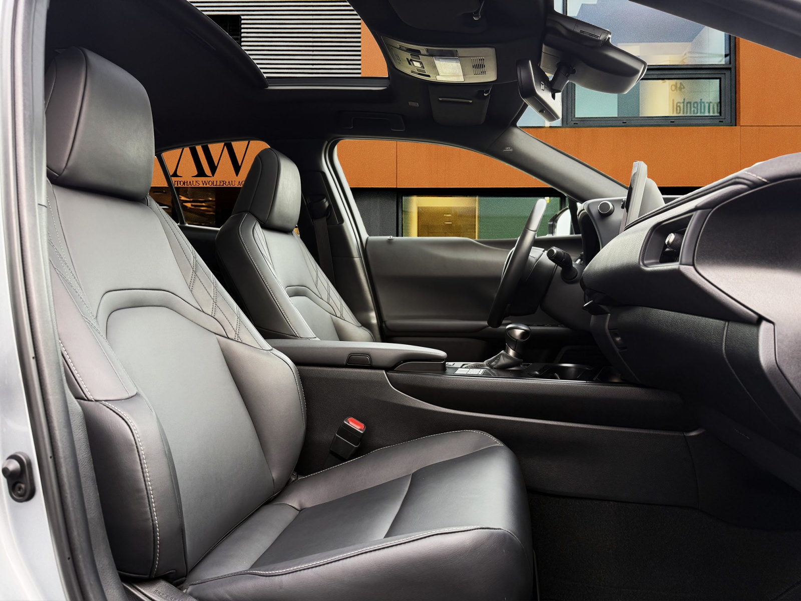 LEXUS UX 250h F-Line / CH Auslieferung-image-13