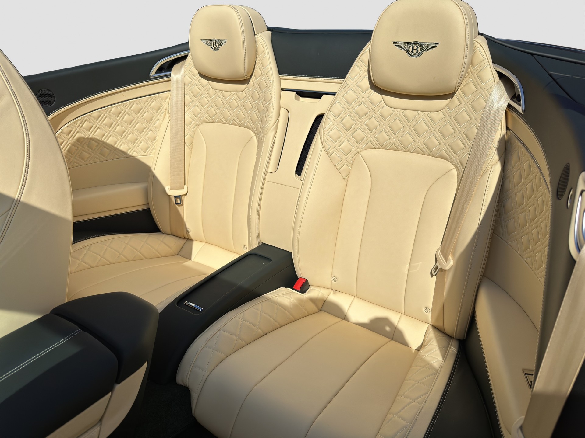 BENTLEY Continental GTC 4.0 V8 Mulliner-image-11